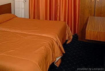 Hipotel Pere-lachaise Republique Hotel