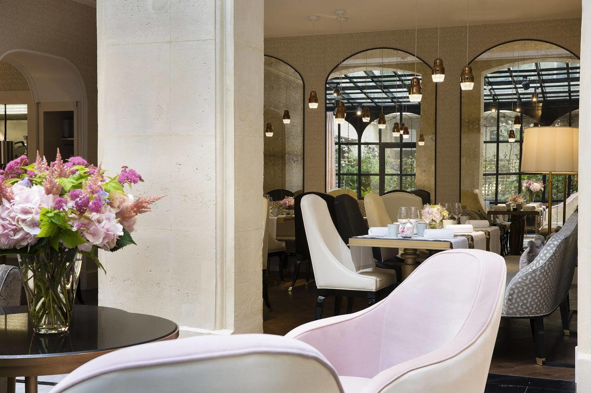 Le Narcisse Blanc Hotel