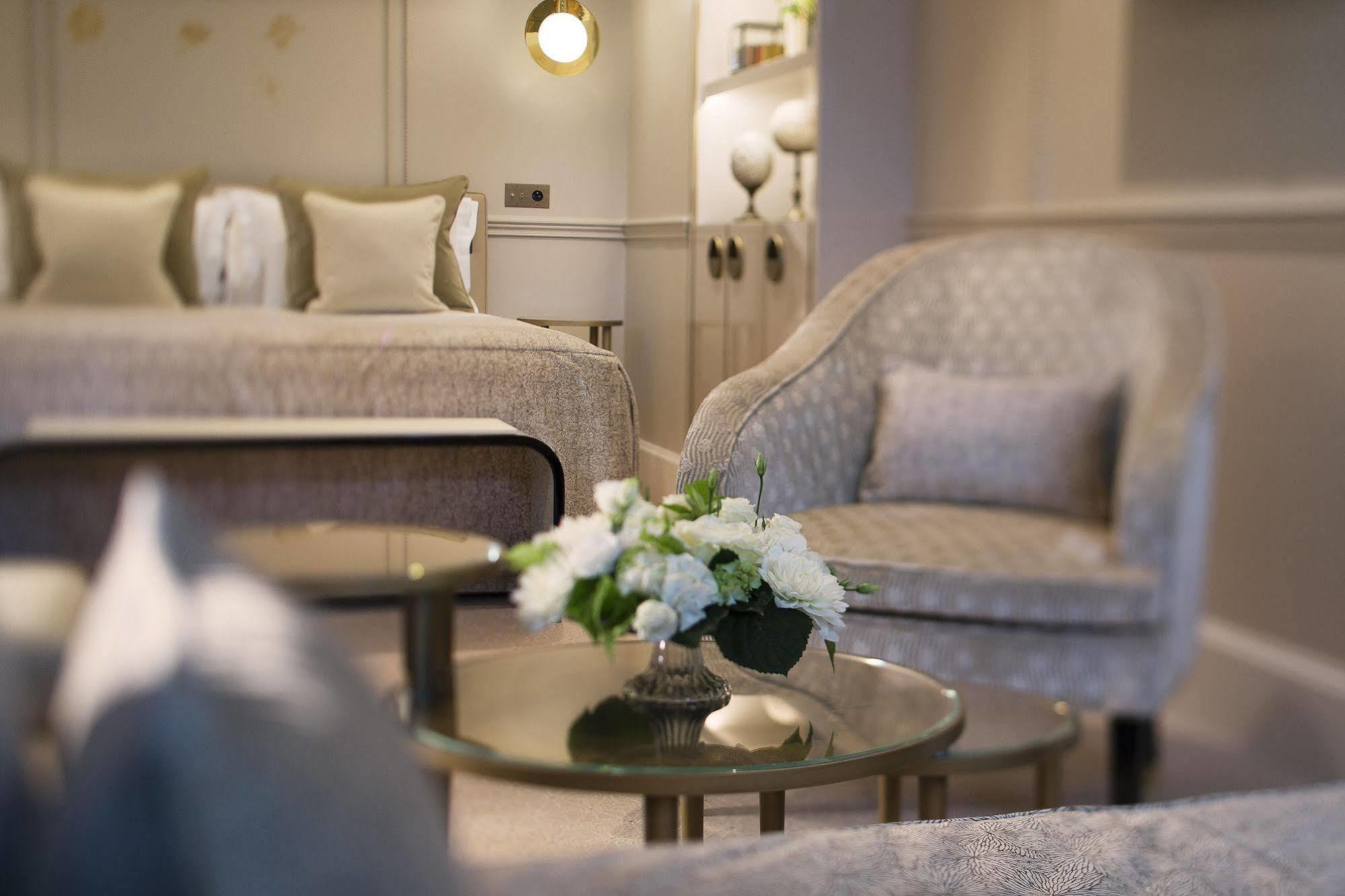 Le Narcisse Blanc Hotel
