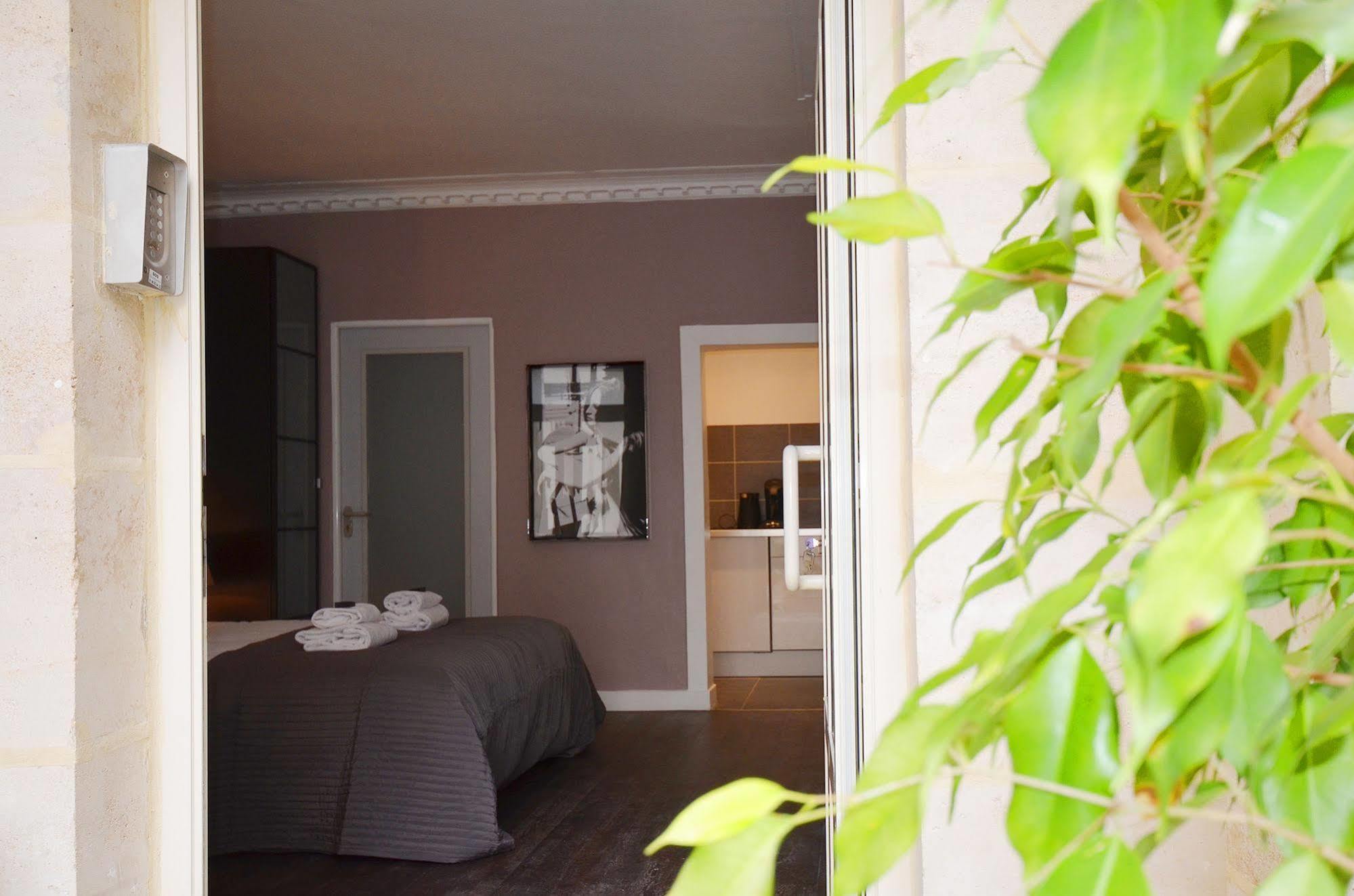 Apartment Short Group Temple Serviced Paris