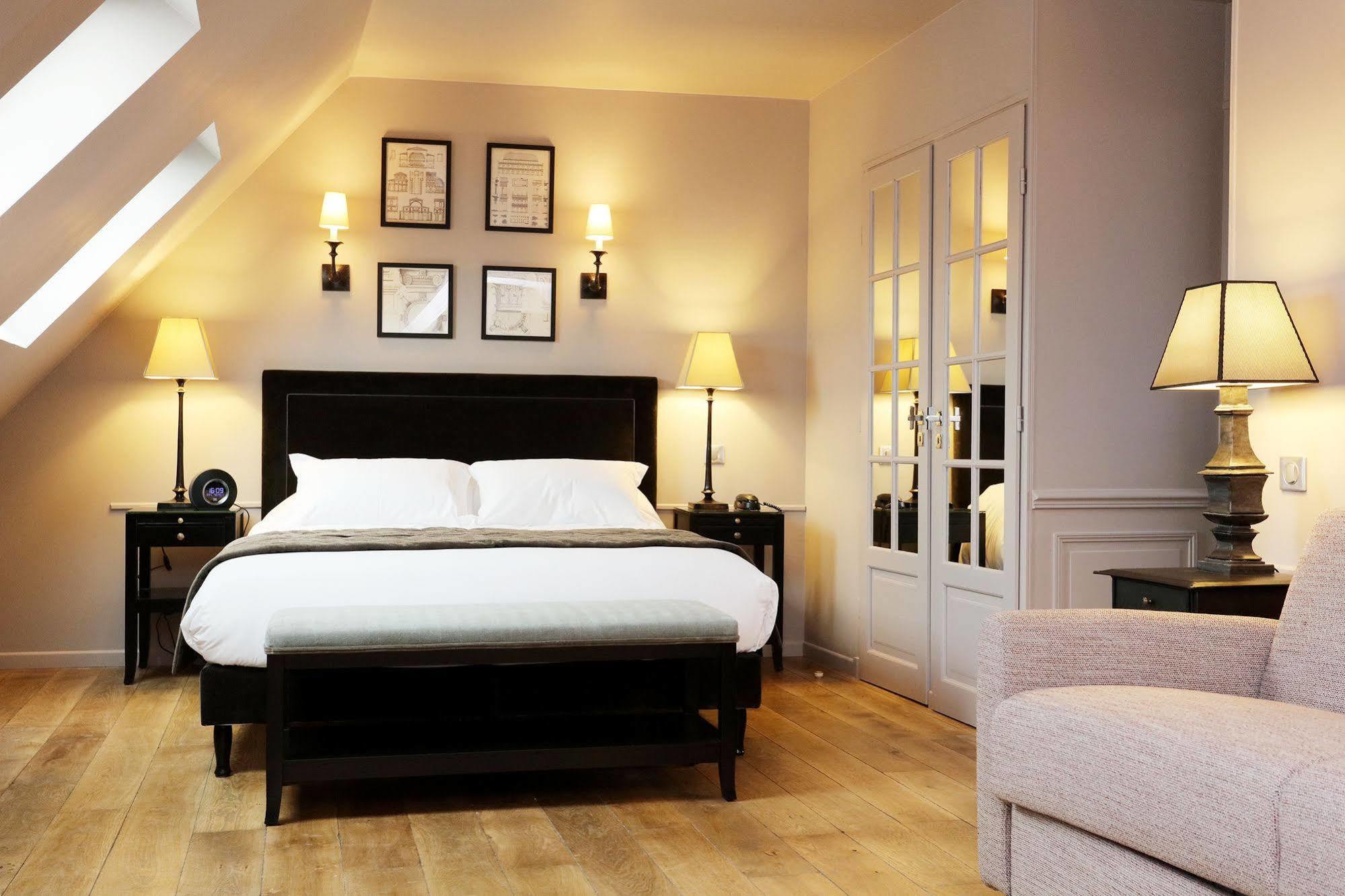 Hotel Saint-Louis Pigalle 3*