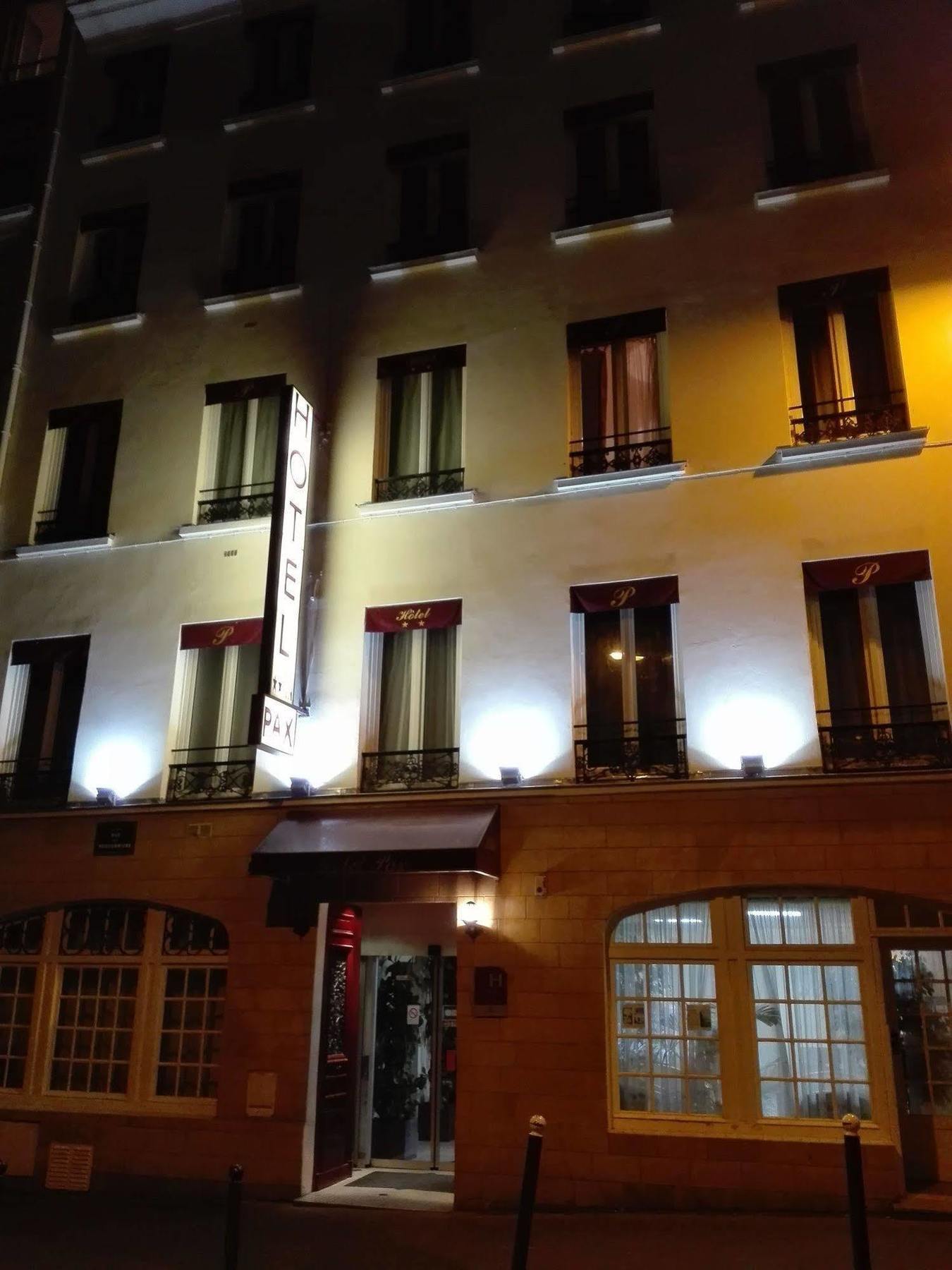 Hotel Pax 18e Paris