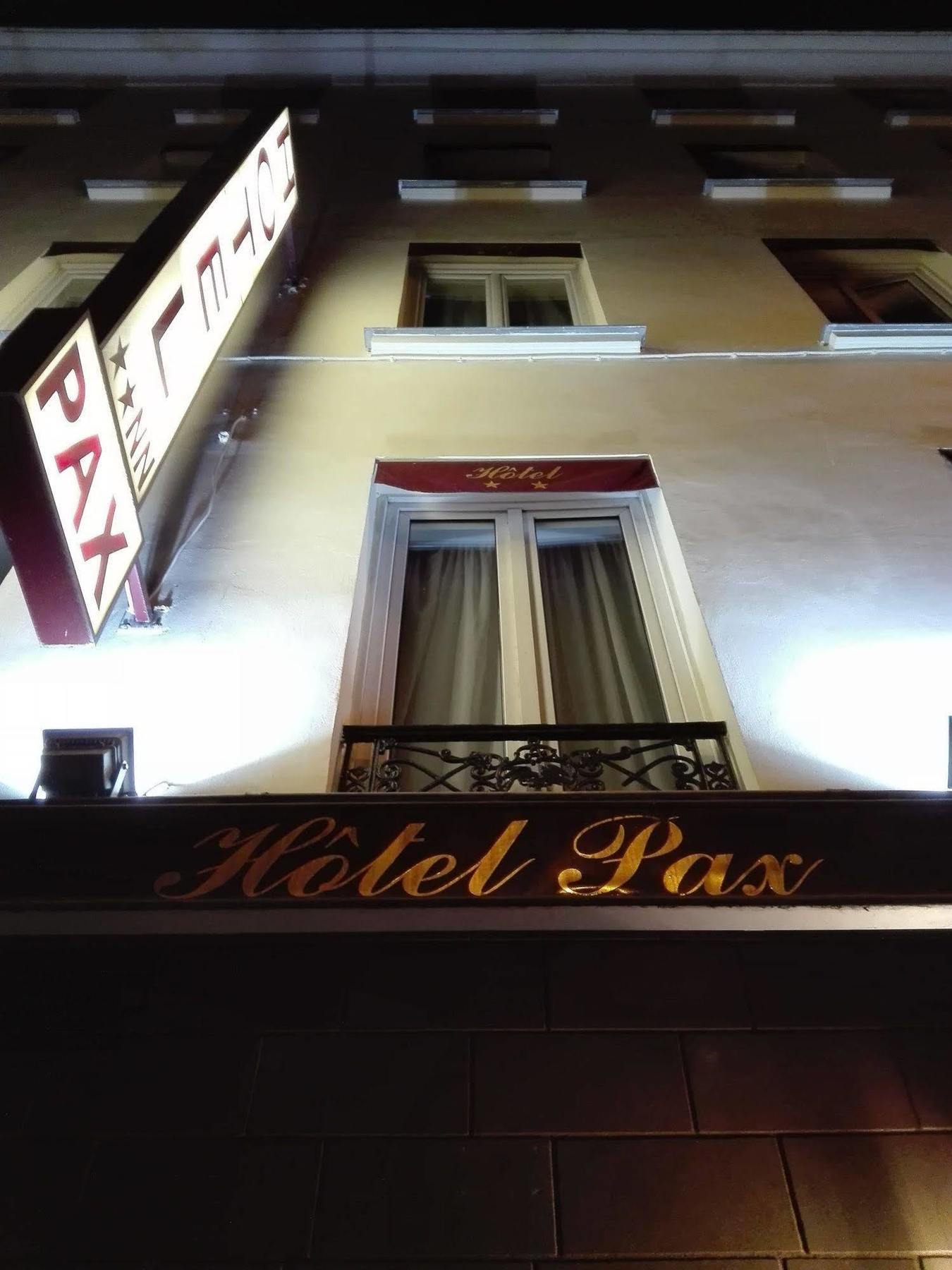 Pax 18e 2* Paris
