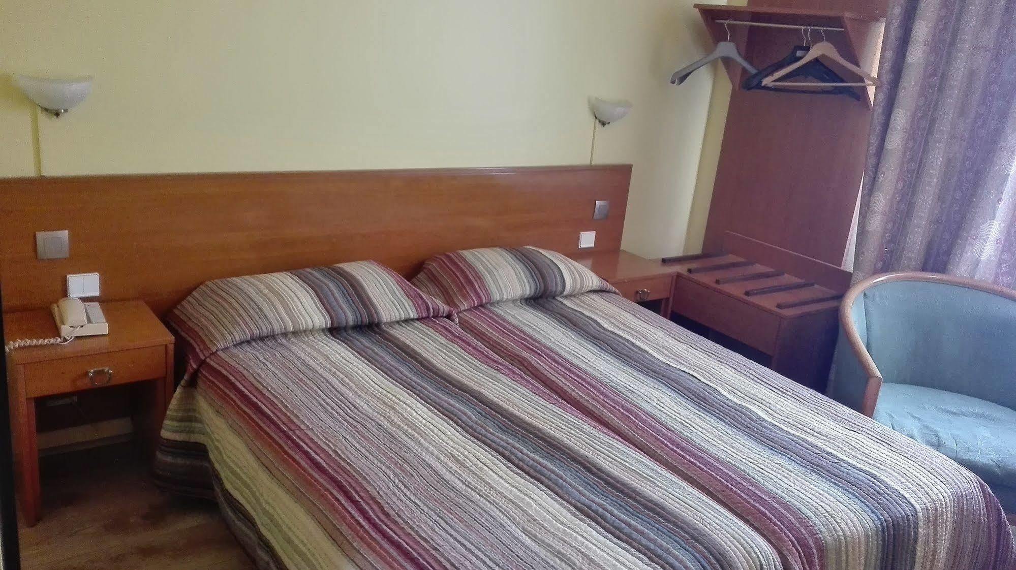 Pax 18e Hotel Paris