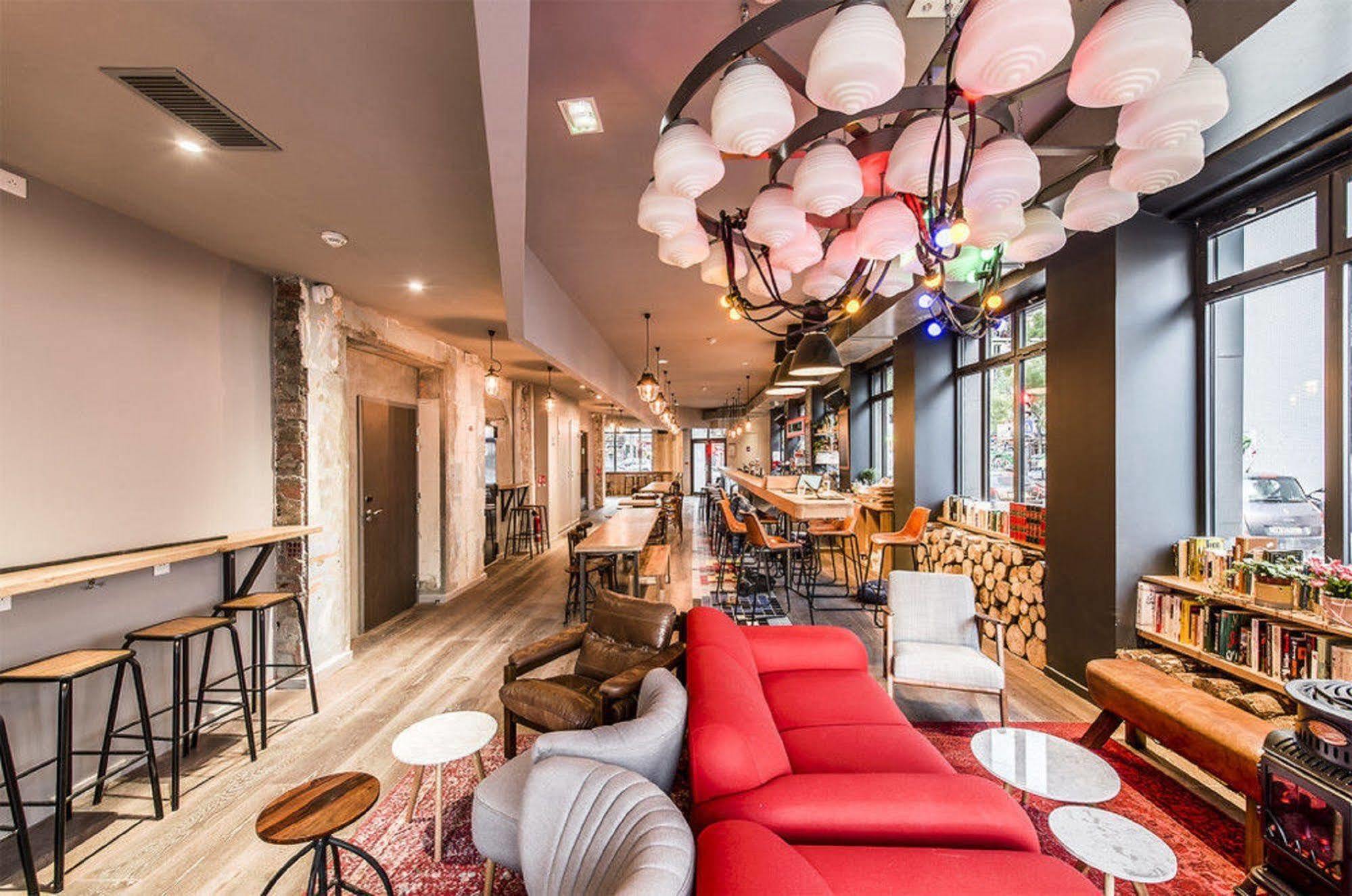 The People - Belleville Iex Les Piaulesi Auberge de jeunesse