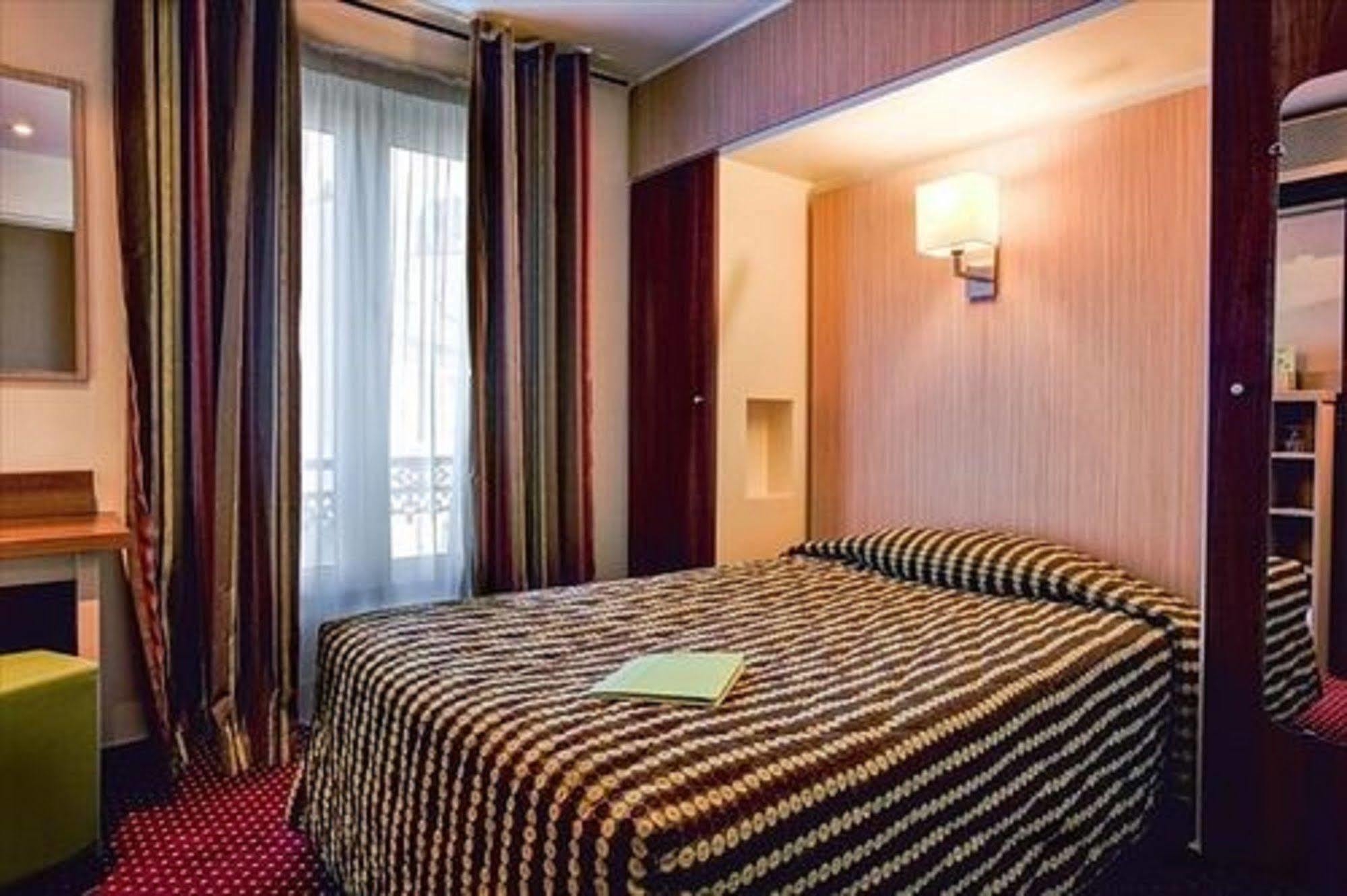 Terminus Montparnasse 3* Paris
