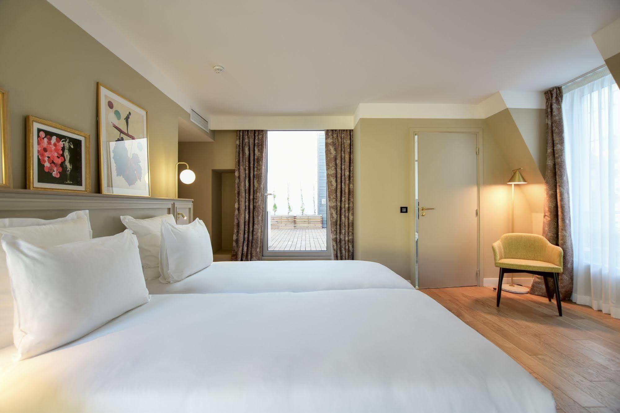 Le Pierre Hotel Paris