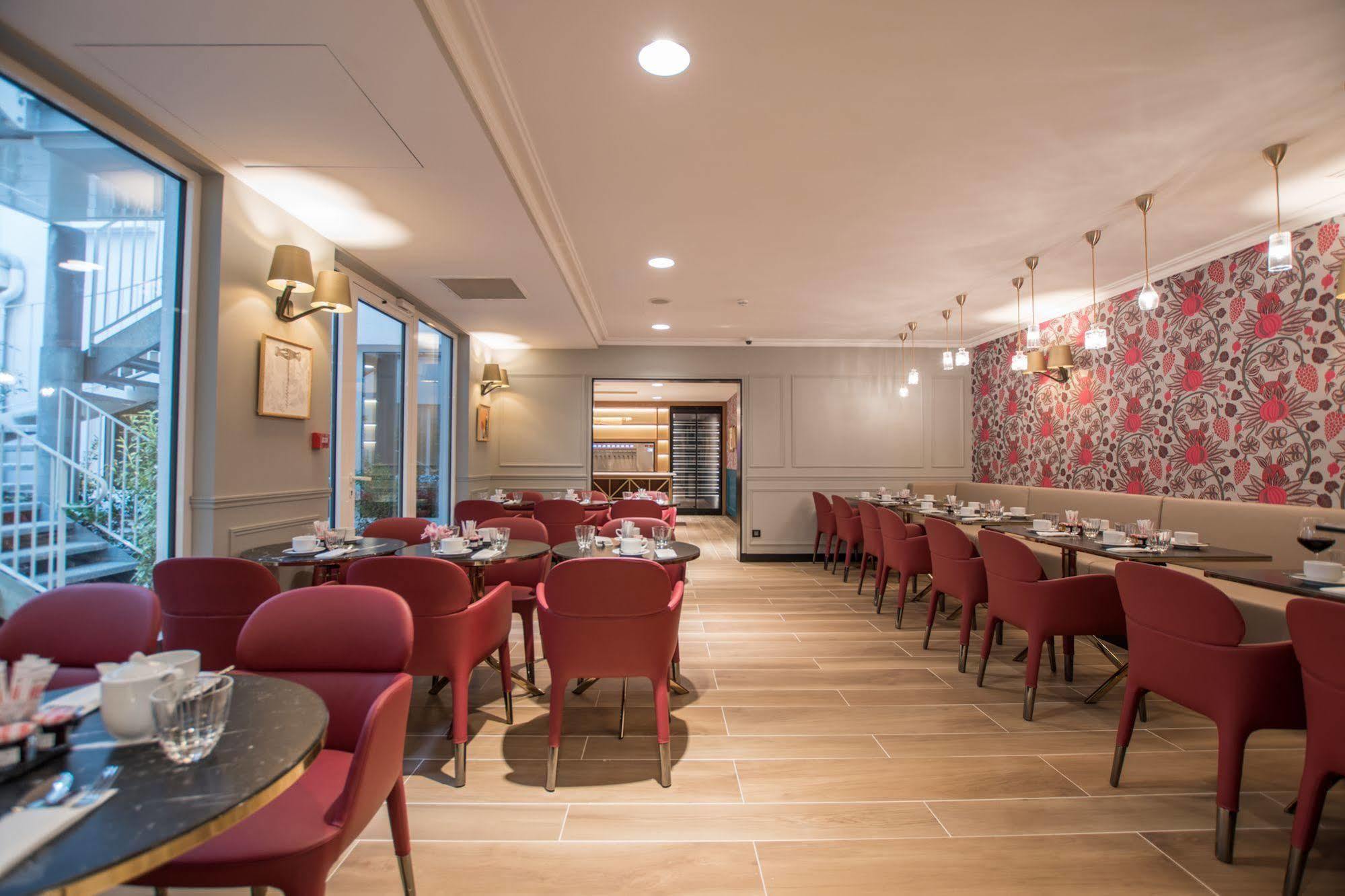 Le Pierre Hotel 4*