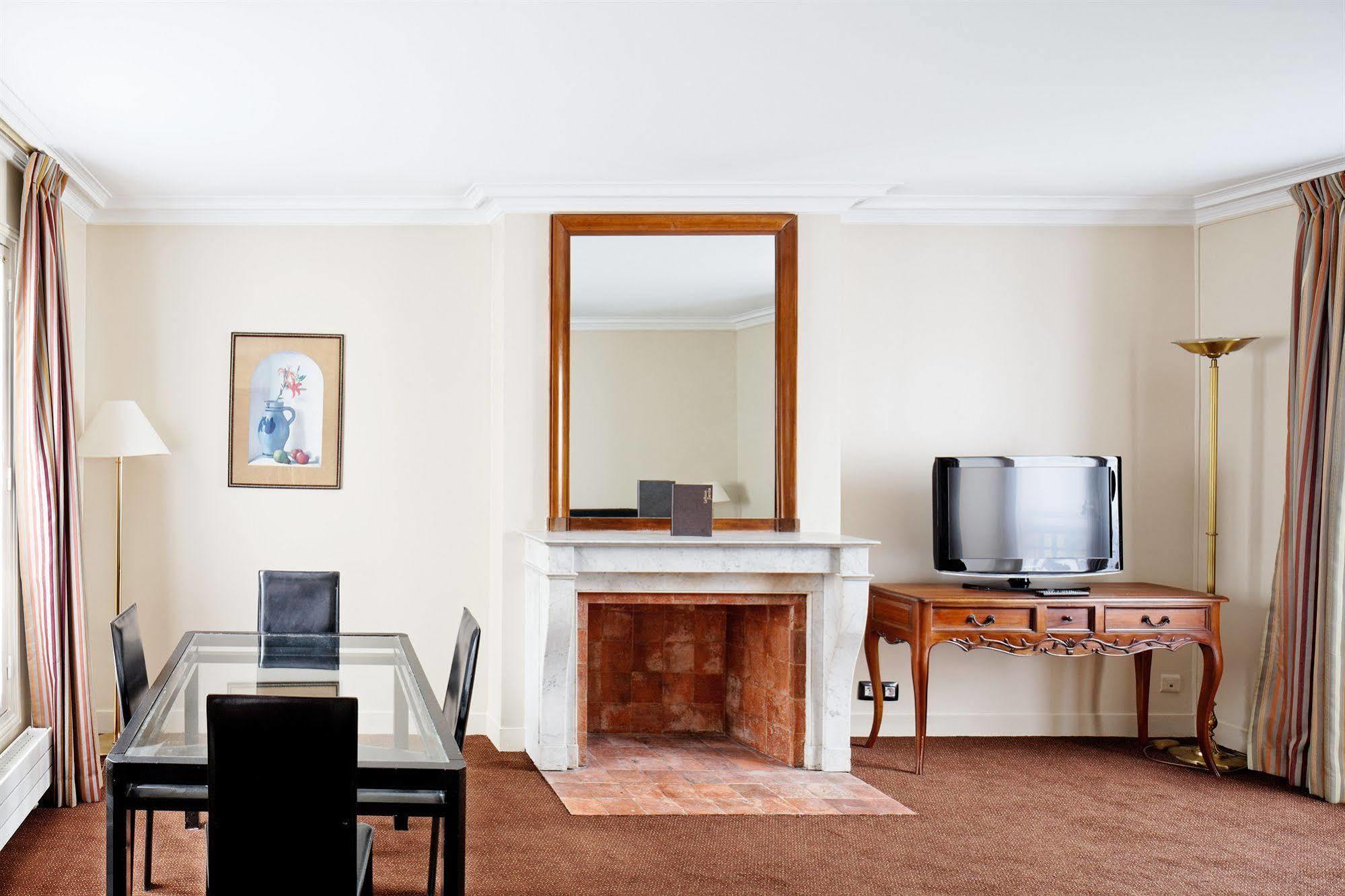 Les Saint James Albany Apartment