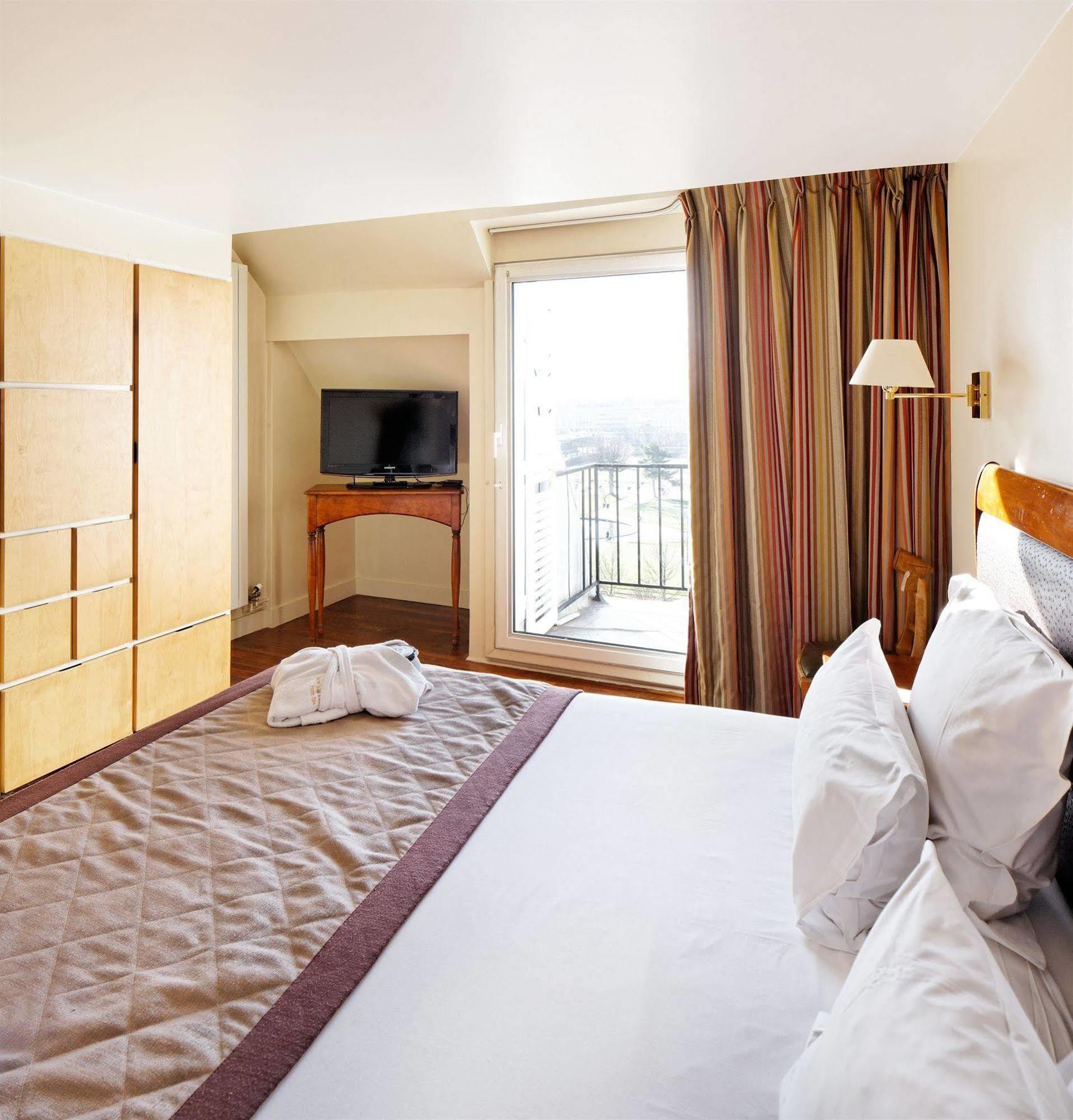 Les Saint James Albany Apartment