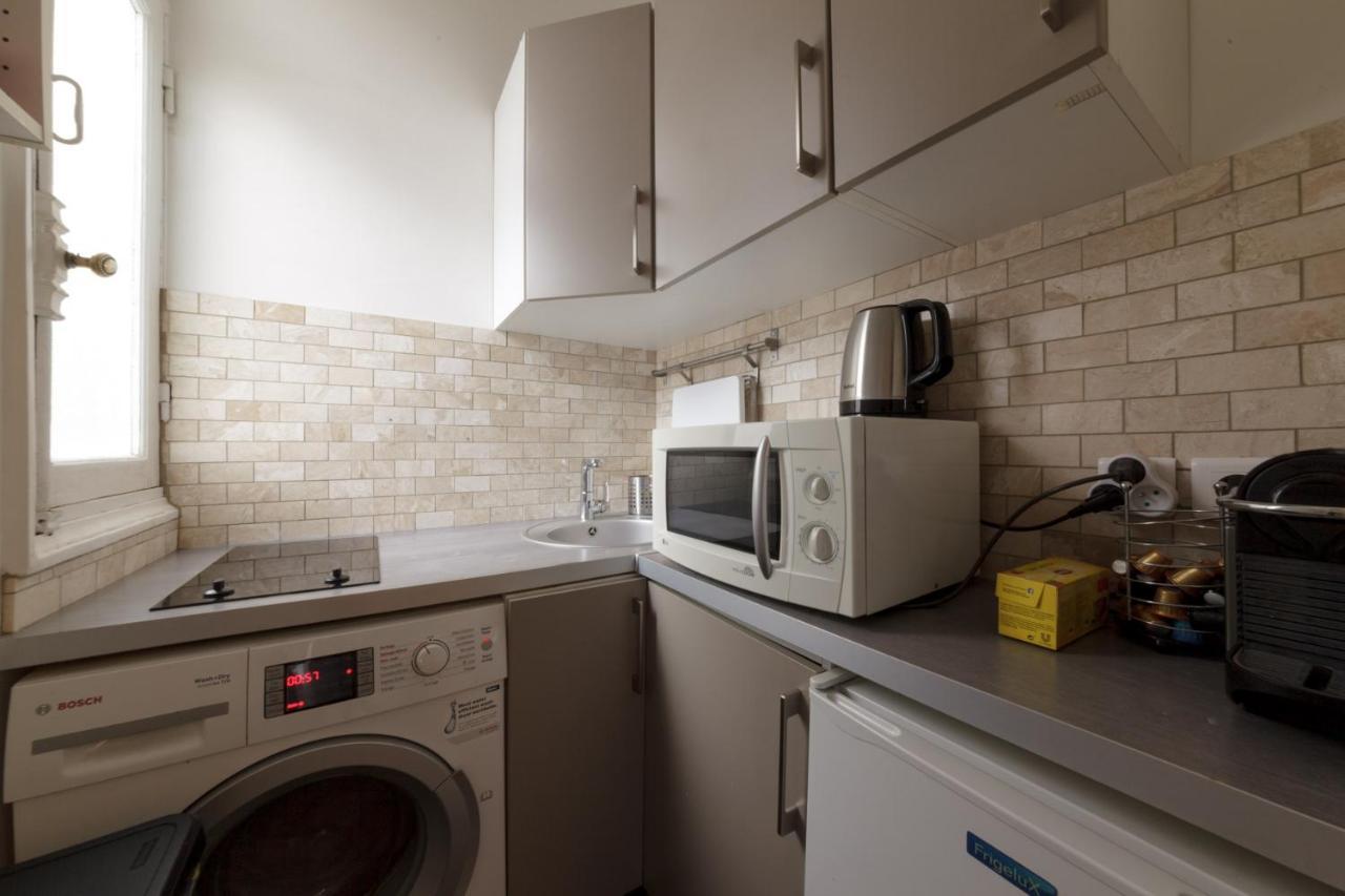 Private Studio - Avenue Des Champs-elysees Apartment Paris