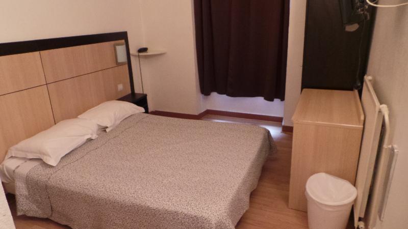 Hotel De Bordeaux 2*
