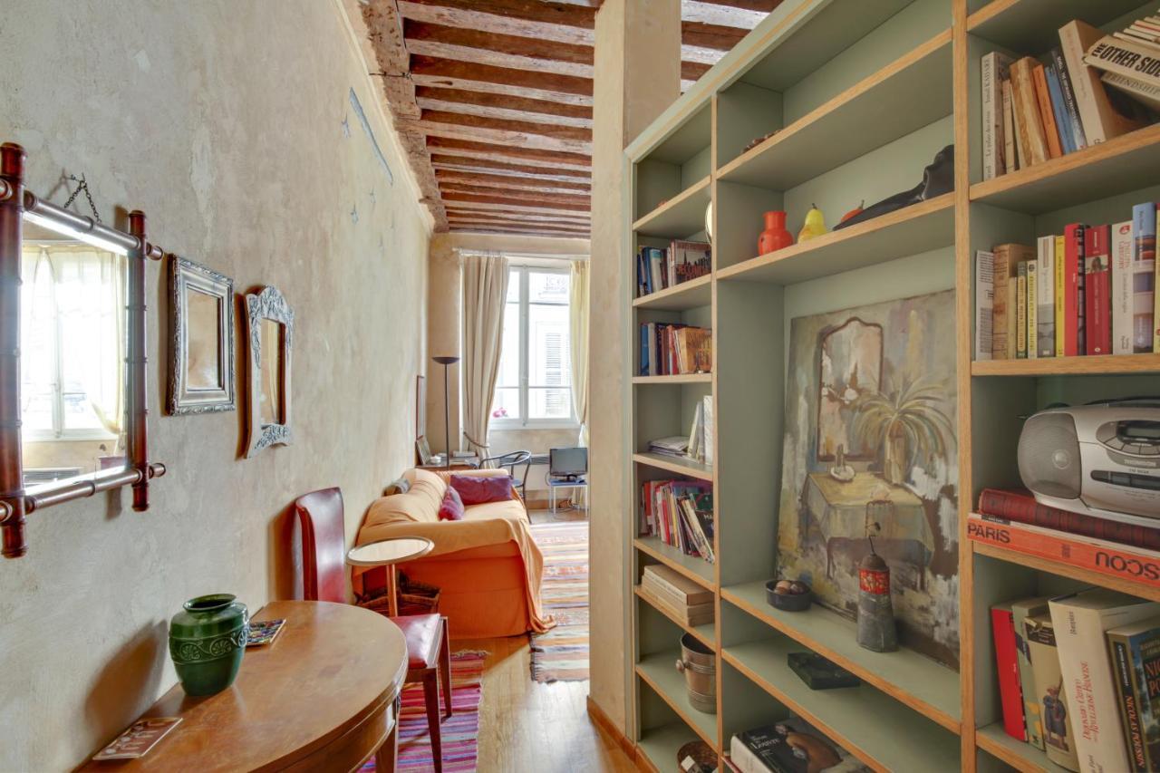 Apartment Marais-rue Des Rosiers Id 24