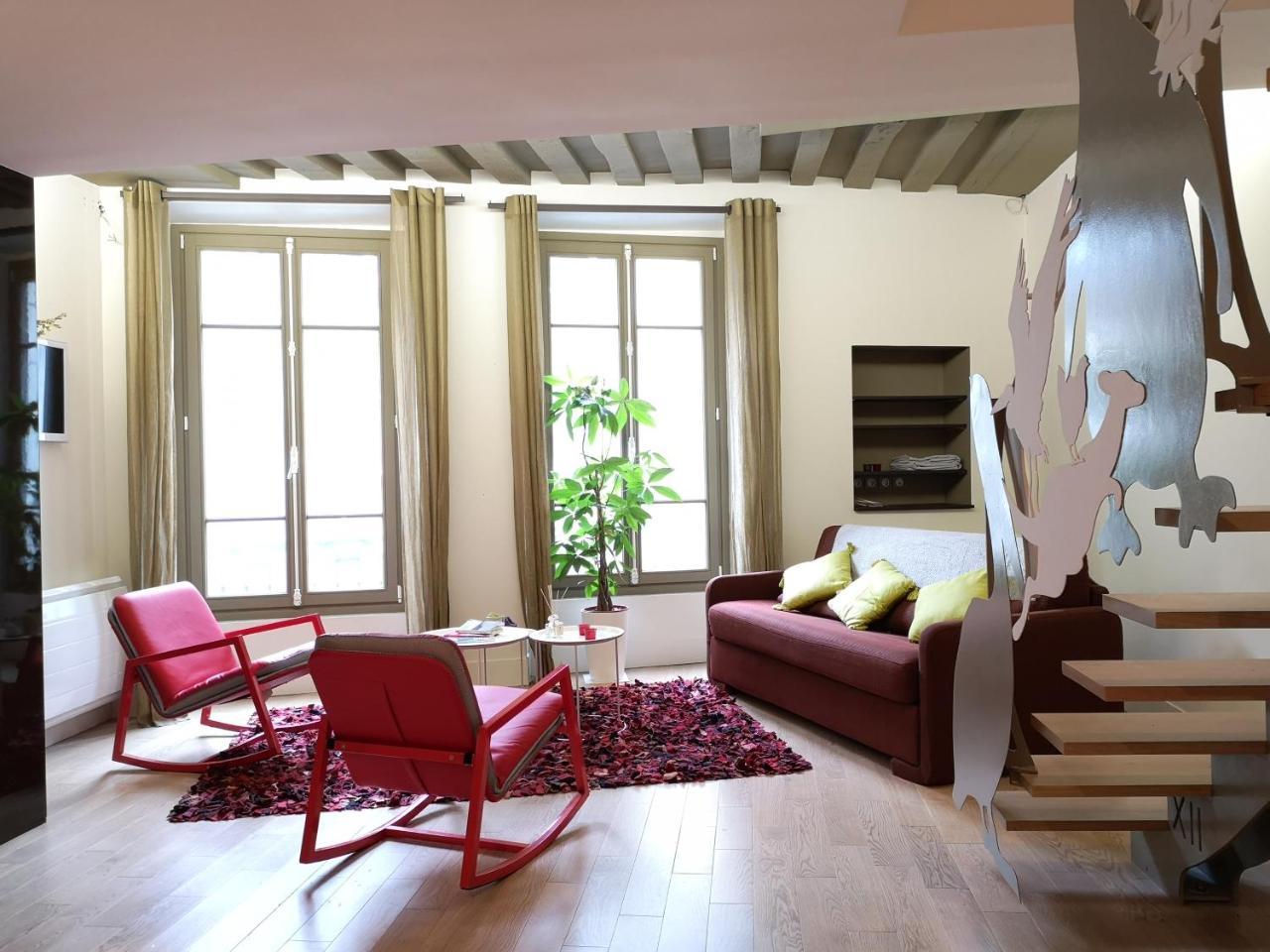 Beautiful Duplex In The Center Of *