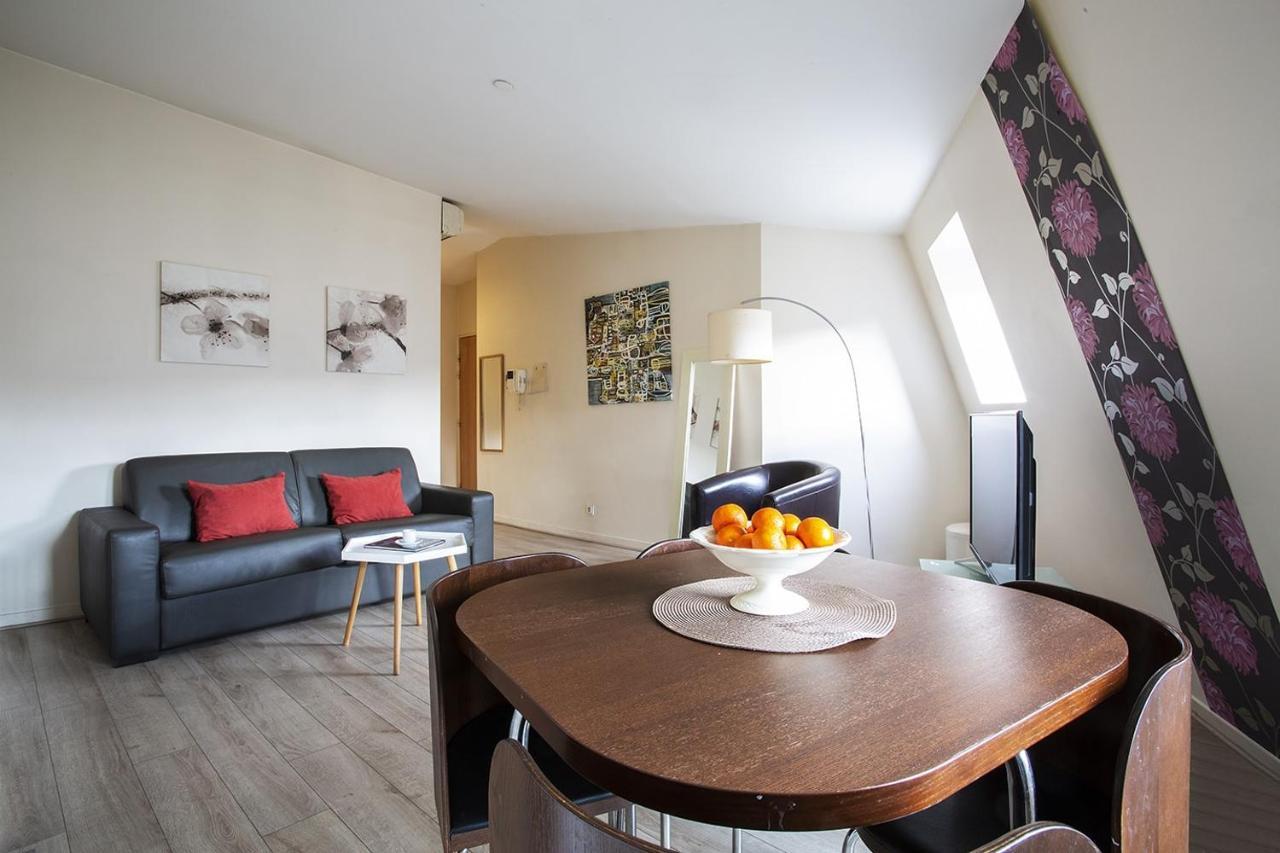 Appartement Place De L'etoile, Wagram *