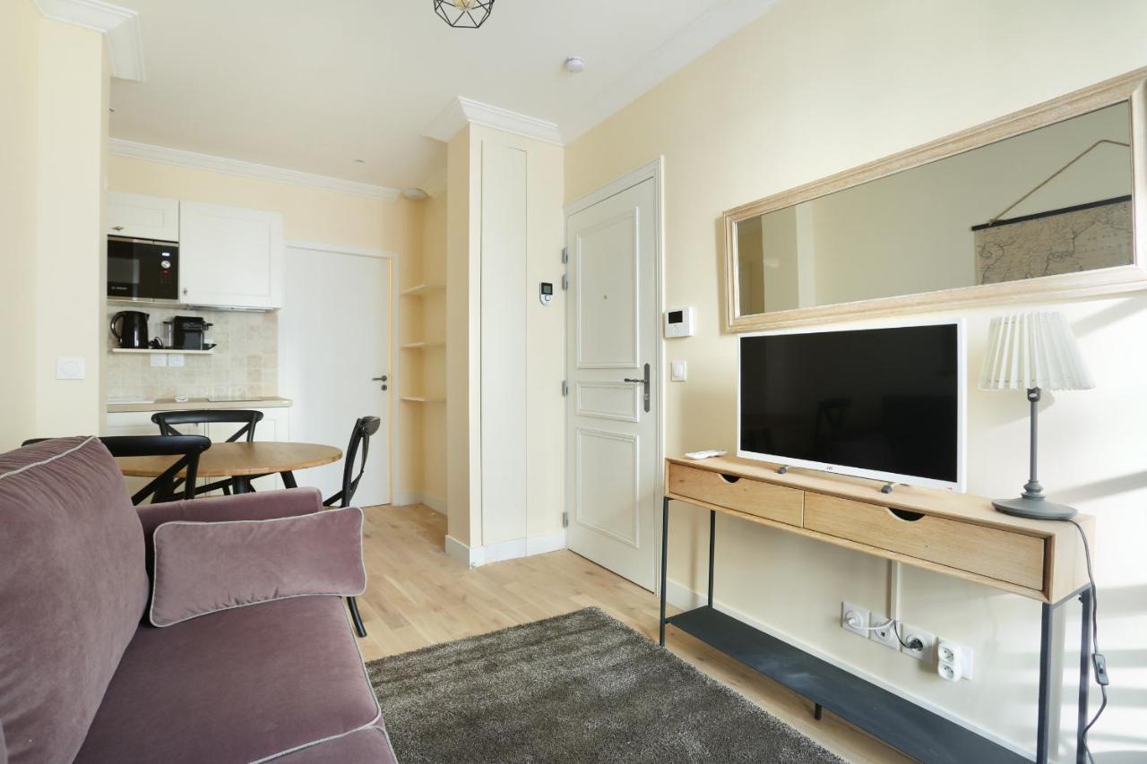 Grands Boulevards Apartment Paris
