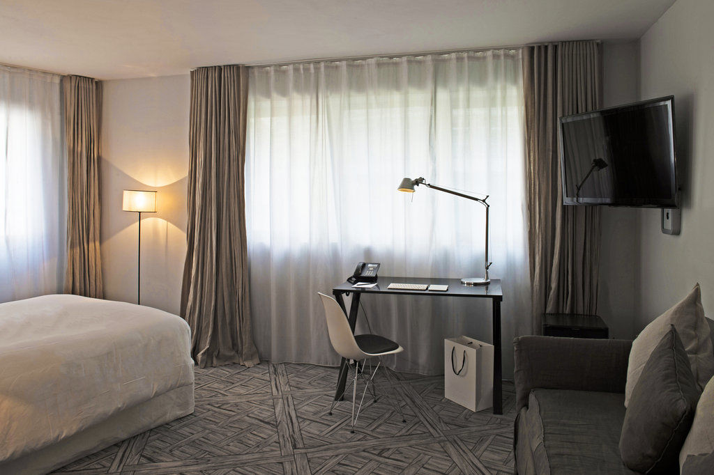 Hotel La Maison Champs Elysees 5*