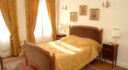 Hotel Du Rond-point Des Champs-elysees - Esprit De France