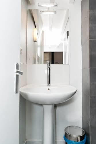 Petit Pompidou Apartment Paris
