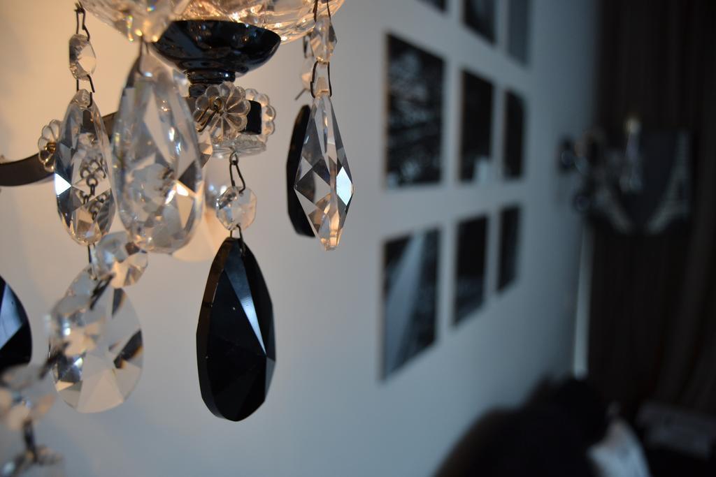 Boutique Konfidentiel Paris