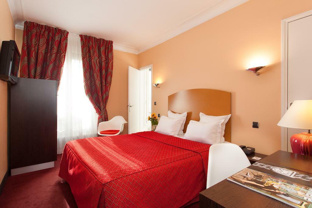 Nude Hotel 4*
