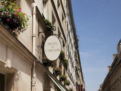 De L'arcade 3*