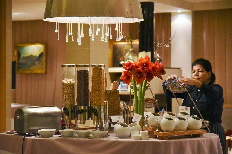 Hotel De Banville Paris