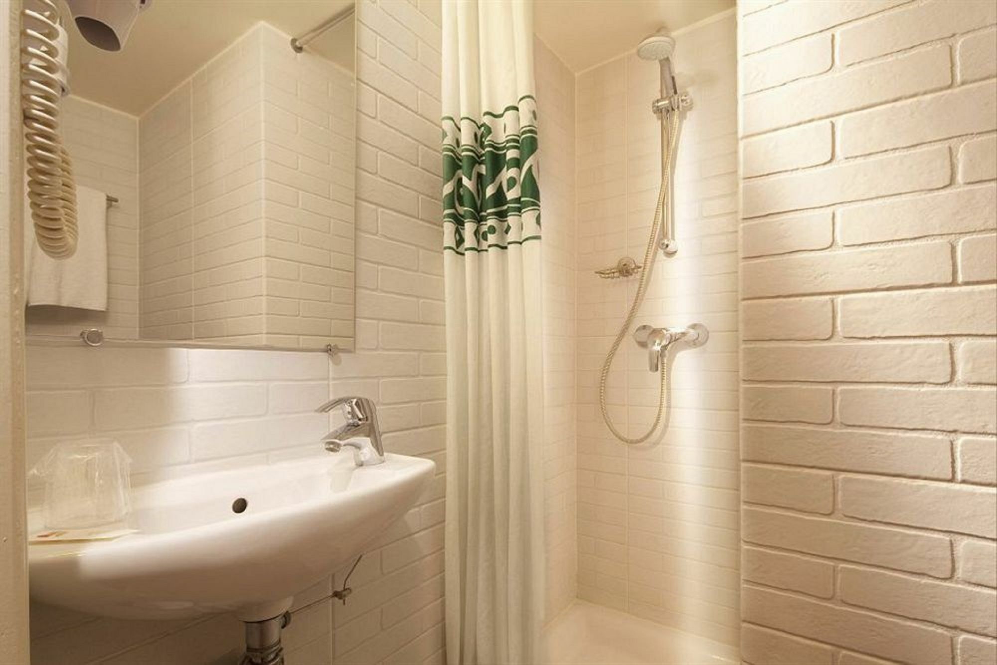 Saint Roch Hotel 2*