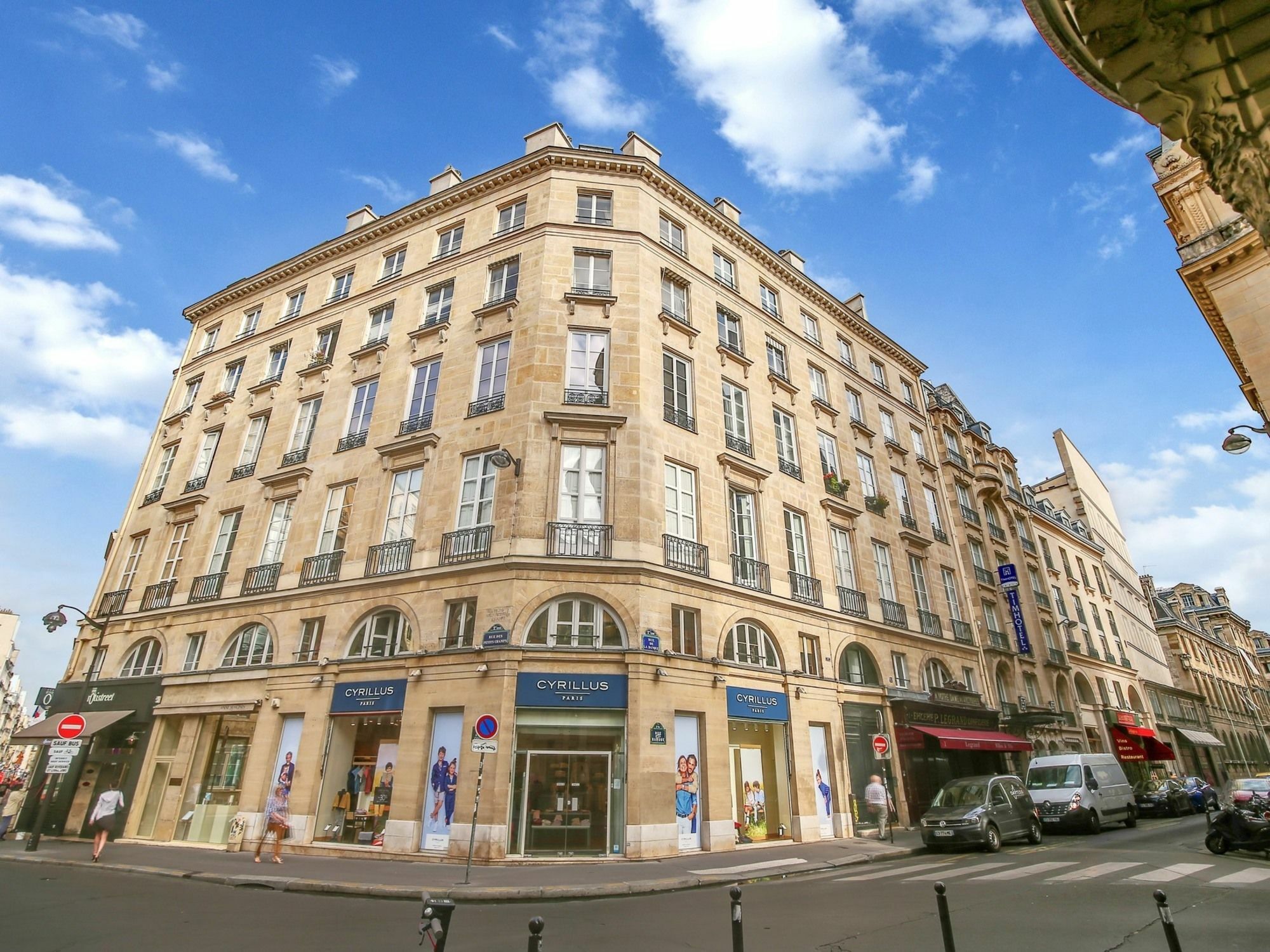 Luxury Louvre Apartment *