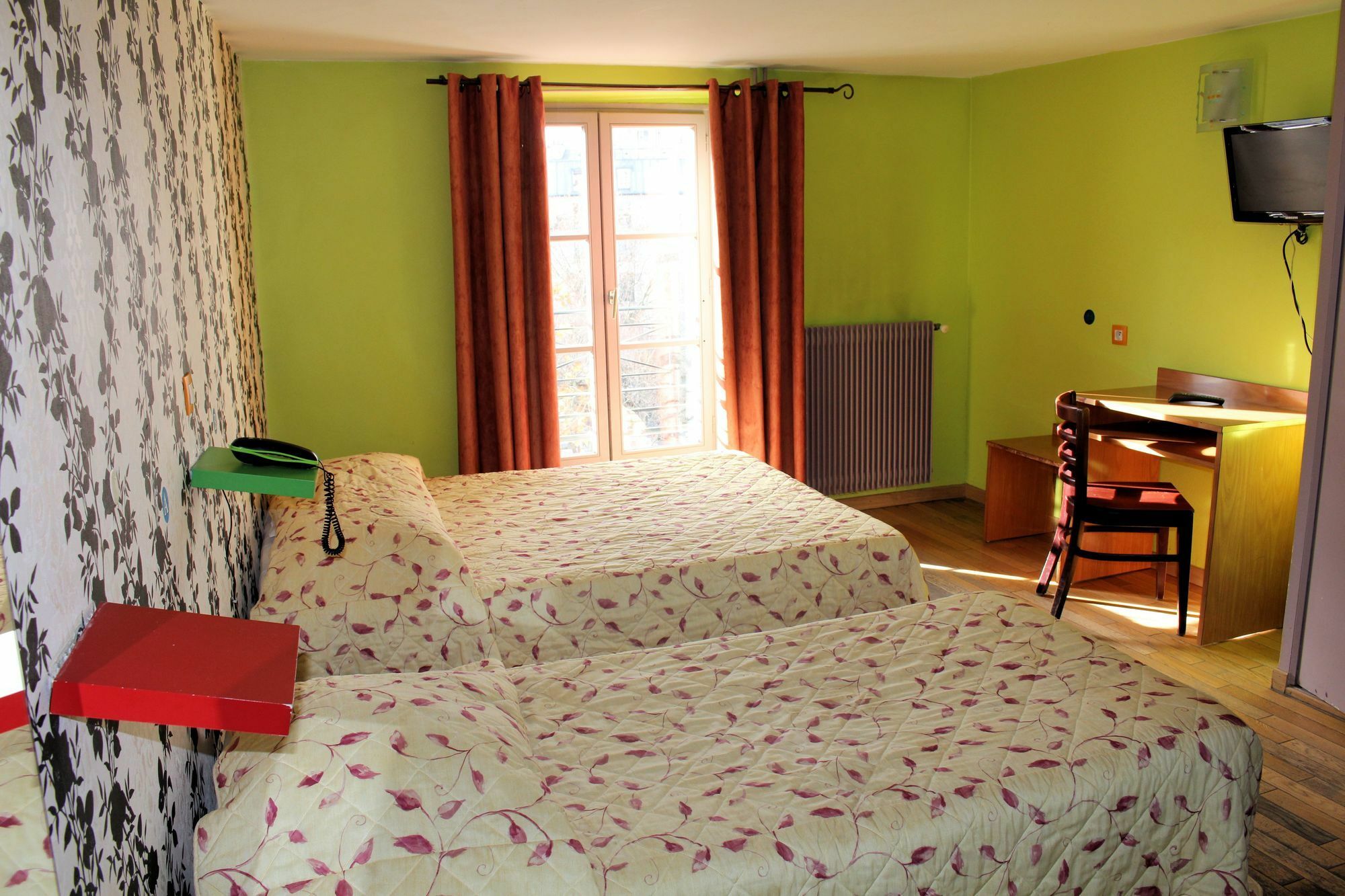 Absolute Republique Hotel 2*