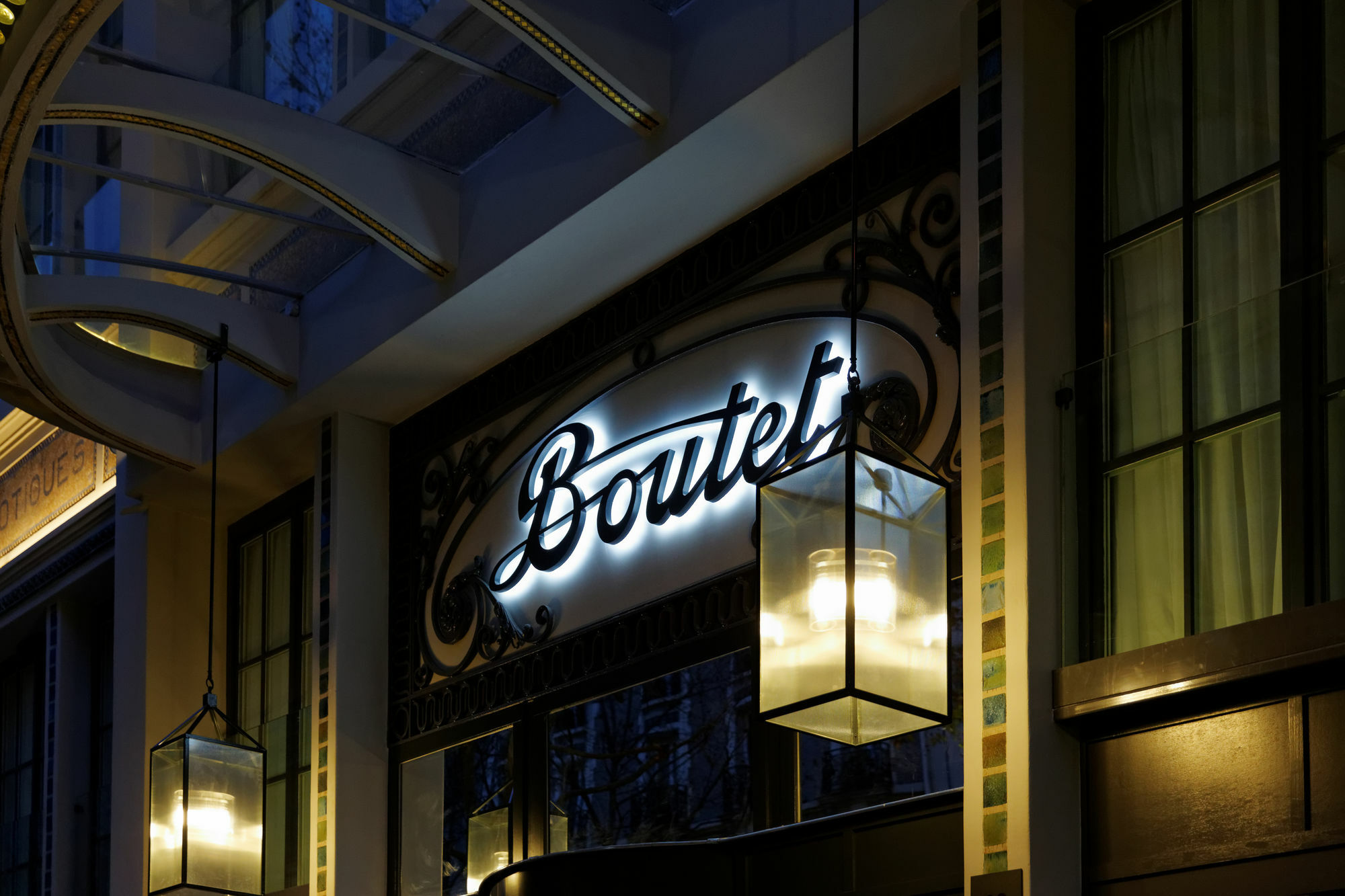 Bastille Boutet - Mgallery