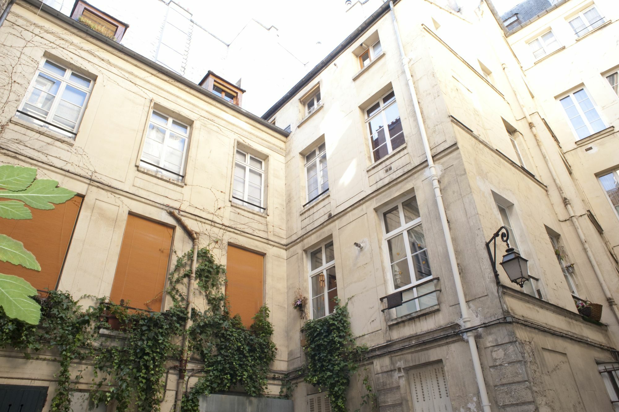 2 Paris