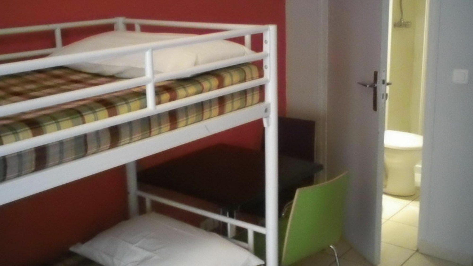 Le Montclair Montmartre By River Hostel *
