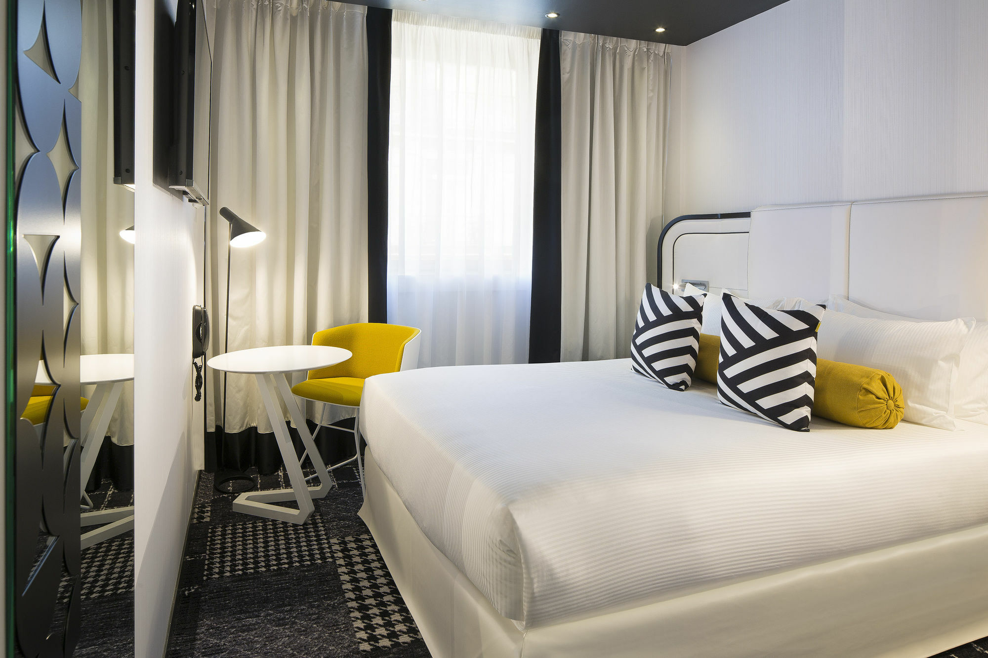 Ekta Champs Elysees Paris