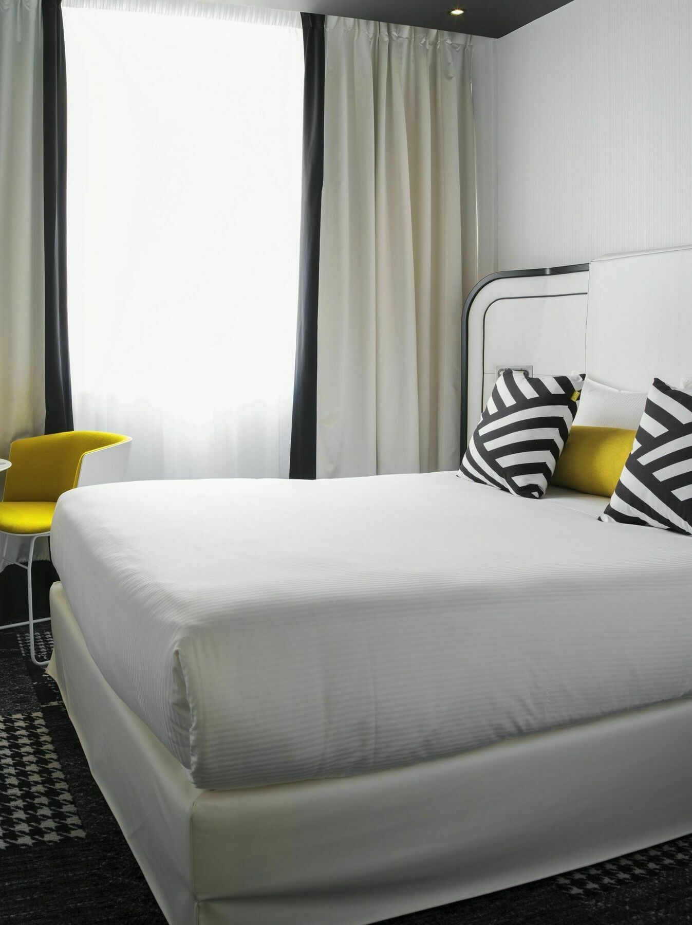 Ekta Champs Elysees 4*