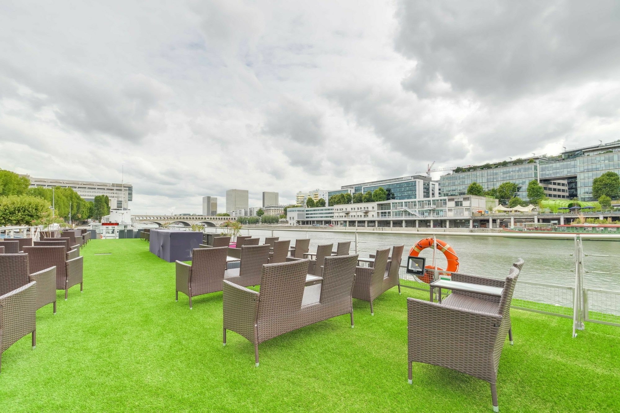 Vip Yacht Hotel Paris