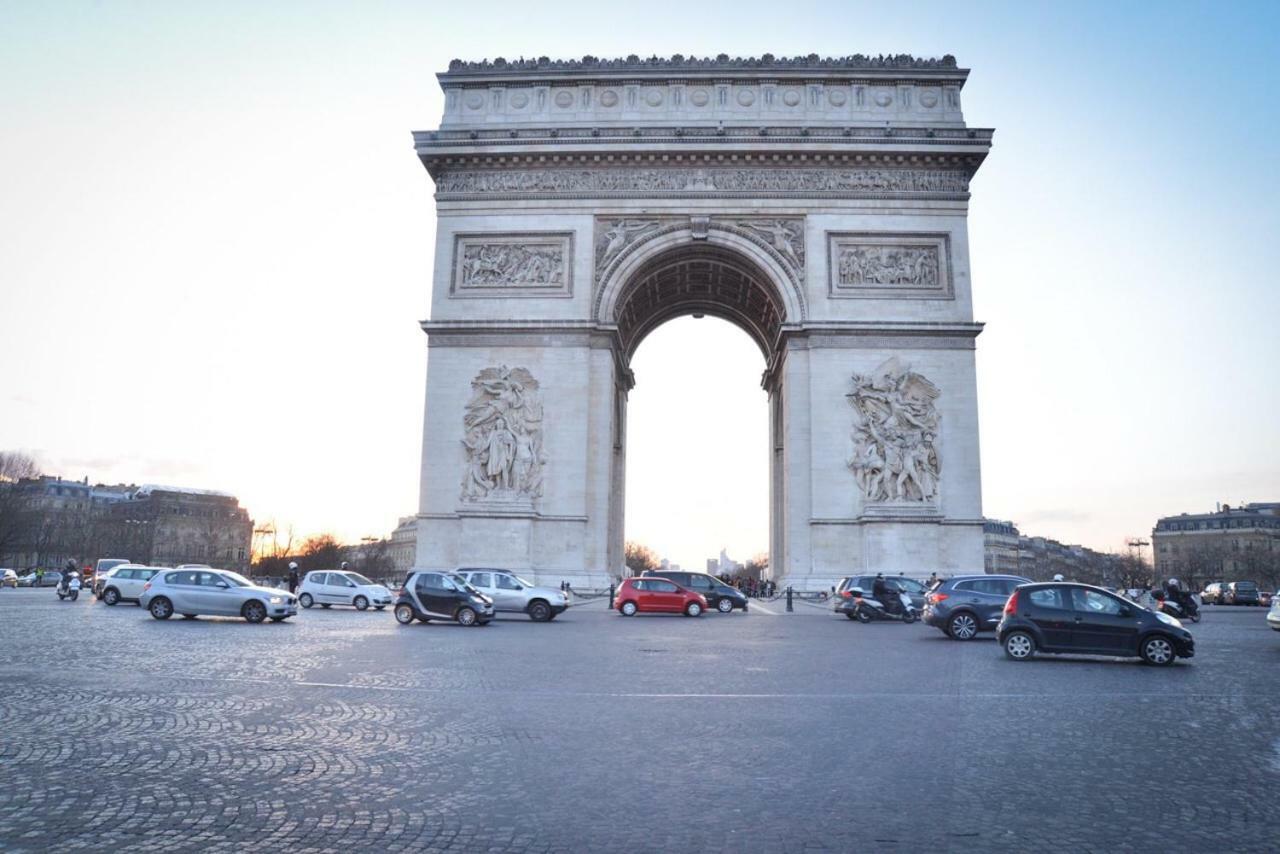 Champs Elysees 2 * Paris