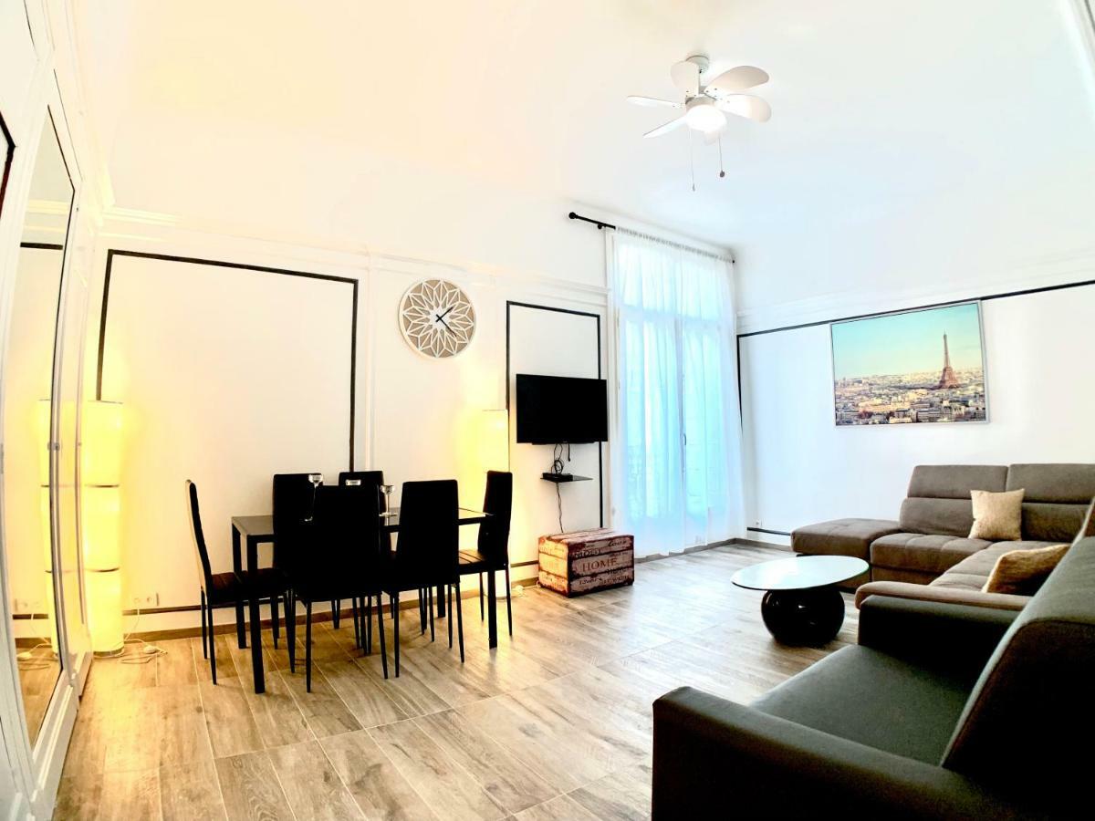 Apartment Champs Elysees 2 Paris
