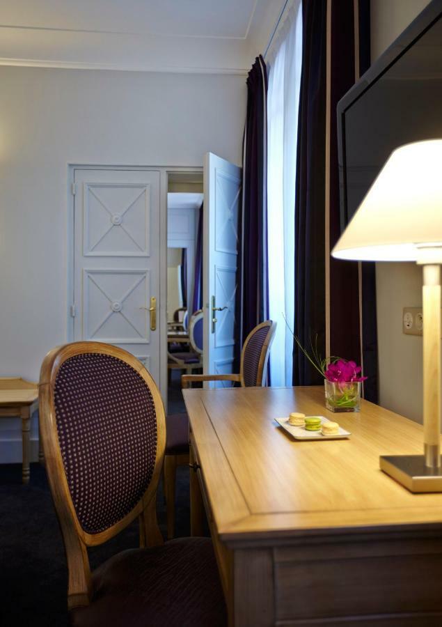 Hotel Royal Champs Elysees Paris