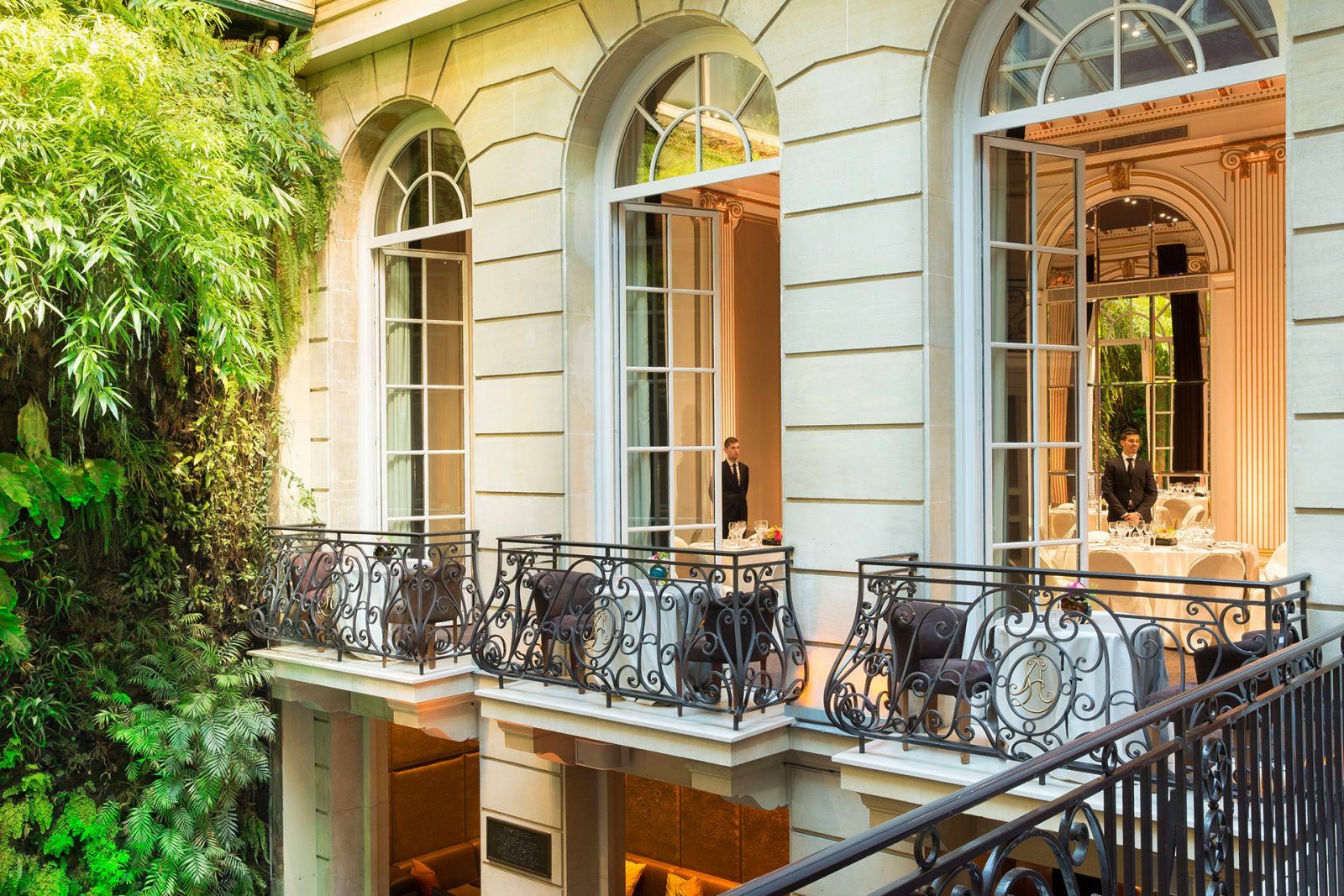 Hotel Pershing Hall Paris