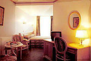 Hotel Arc Elysées Paris