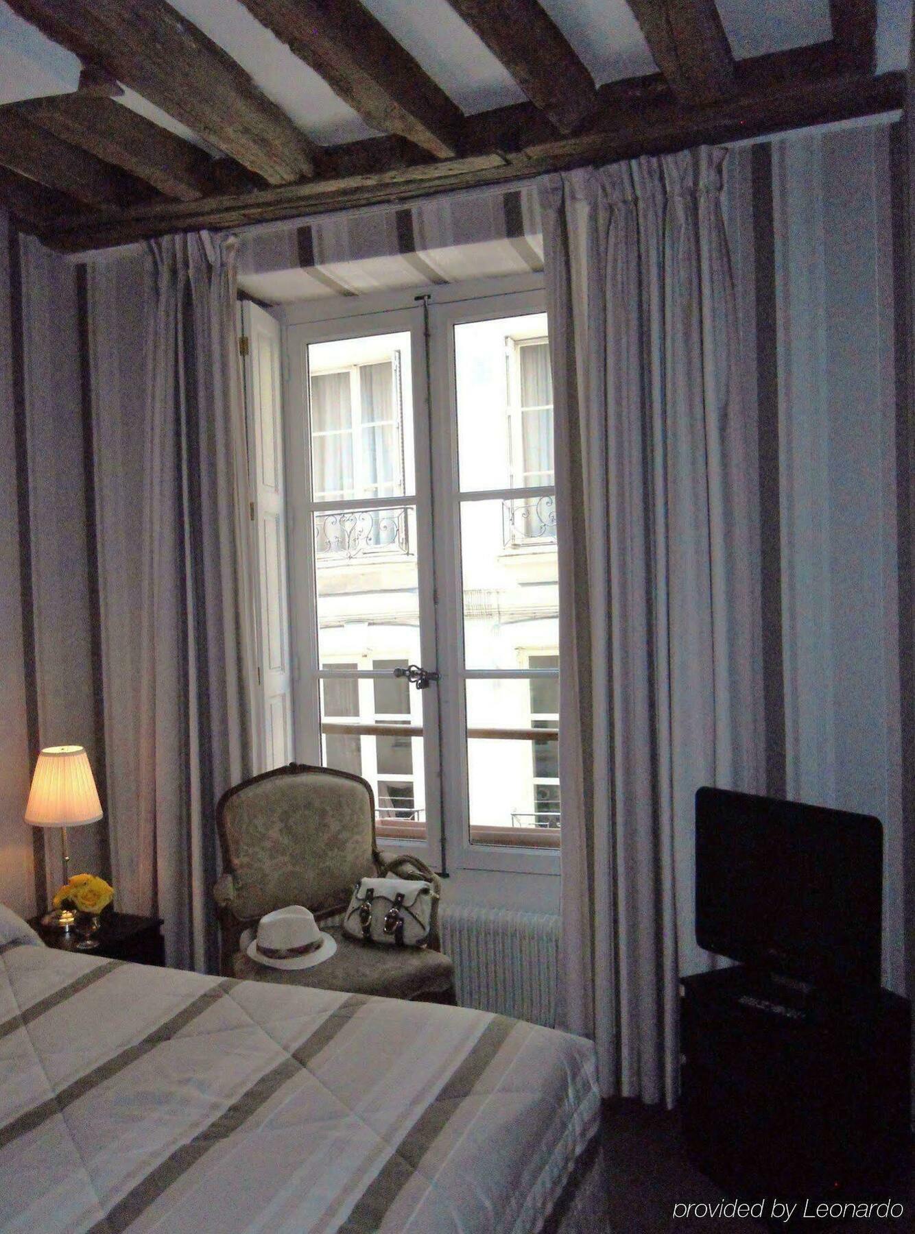 De Beaune 2* Paris