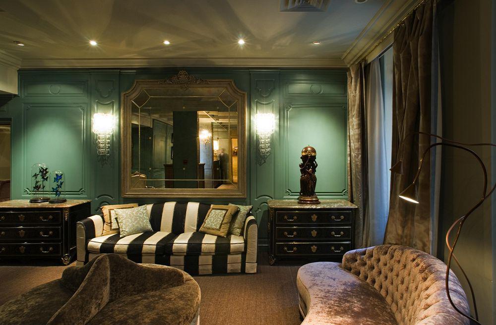 Castille Hotel