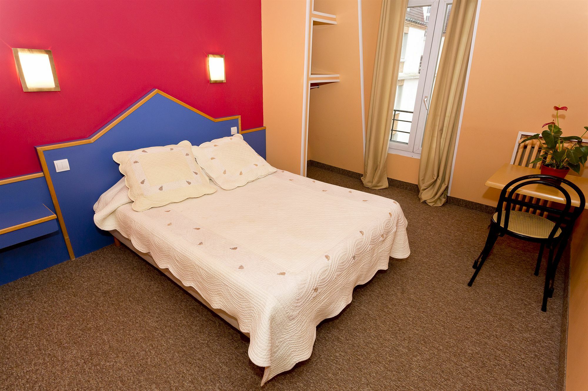 Hotel Hipotel Pere-lachaise Republique 3*