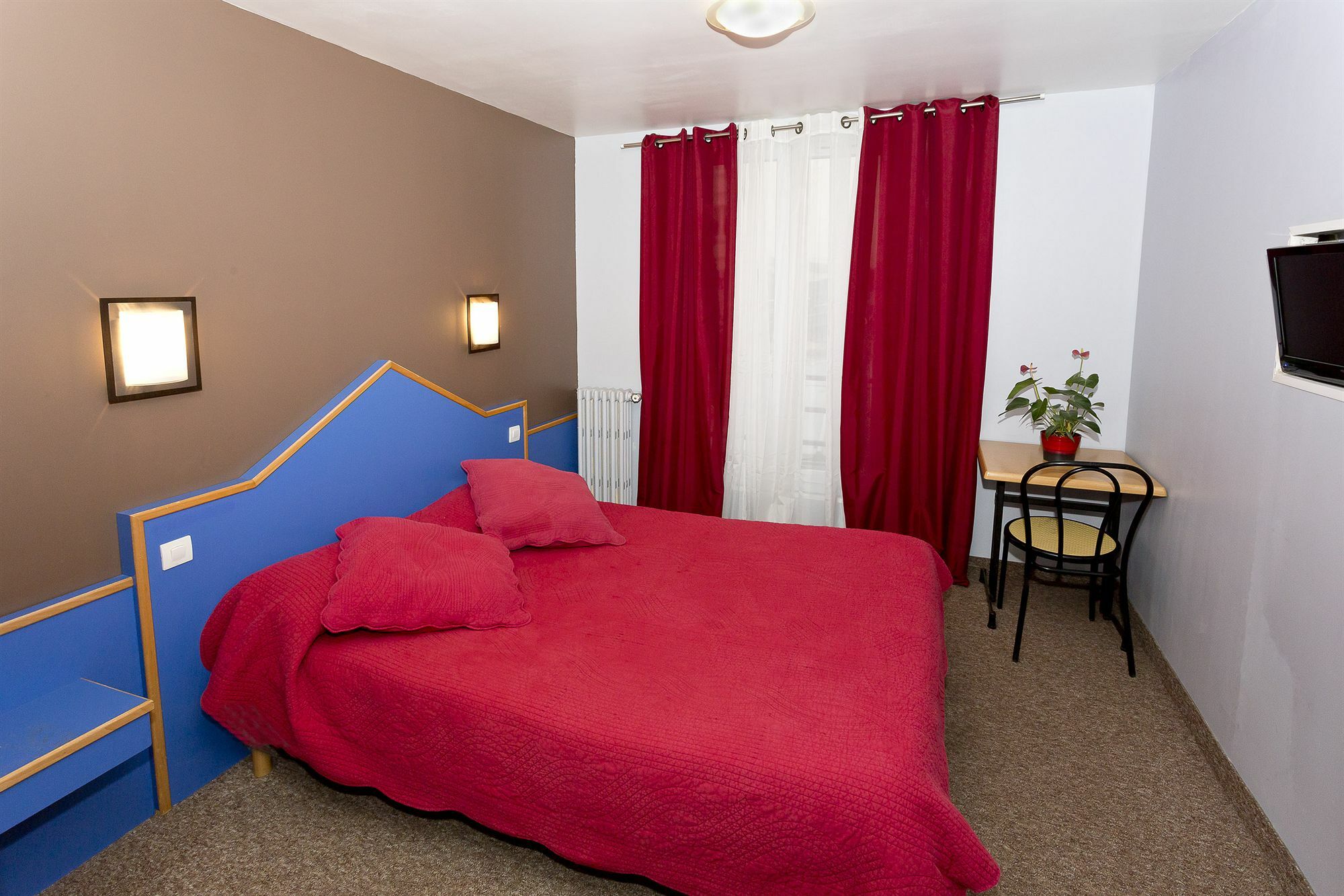 Hotel Hipotel Pere-lachaise Republique 3*