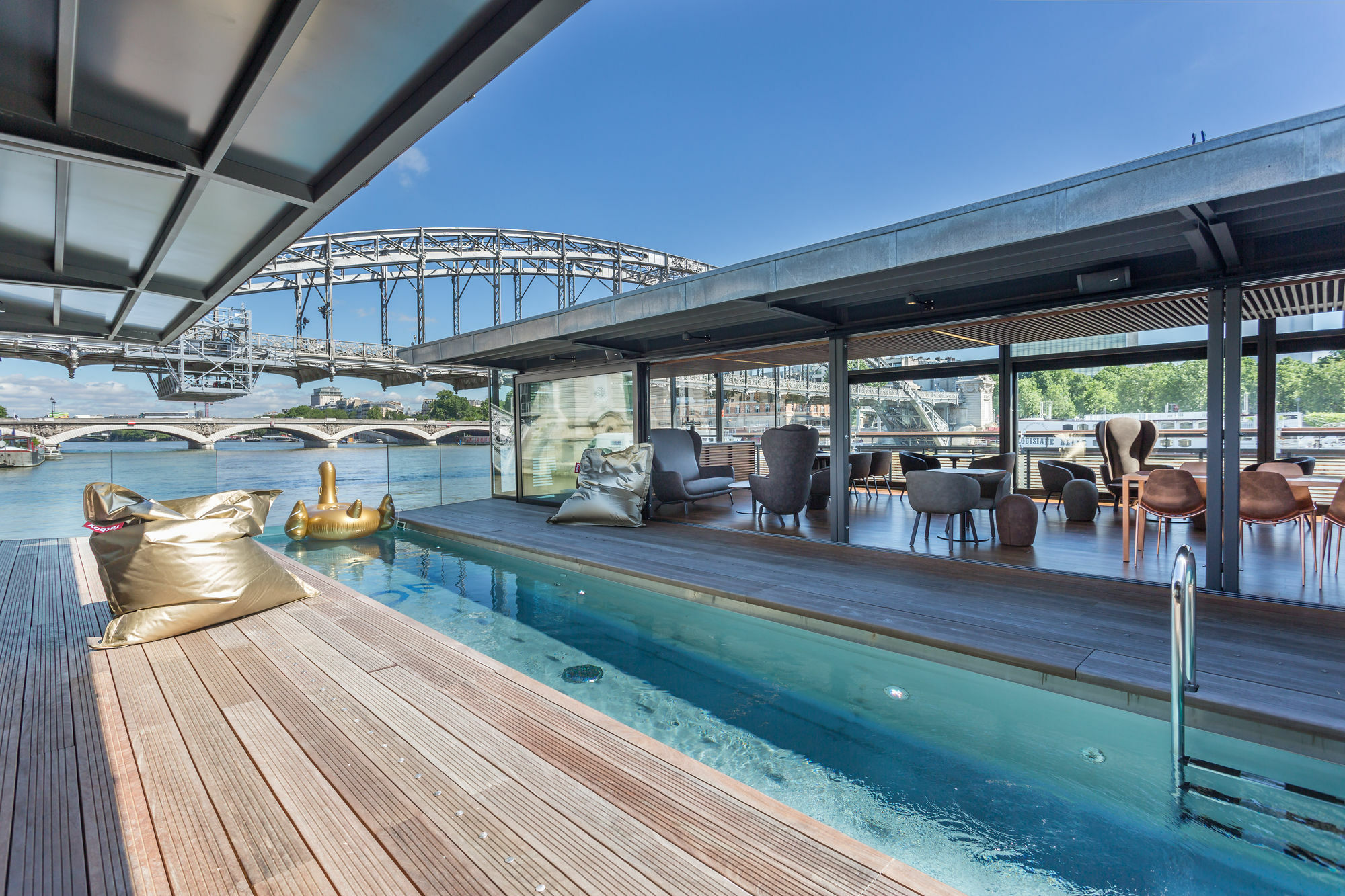 Off Seine Hotel 4*