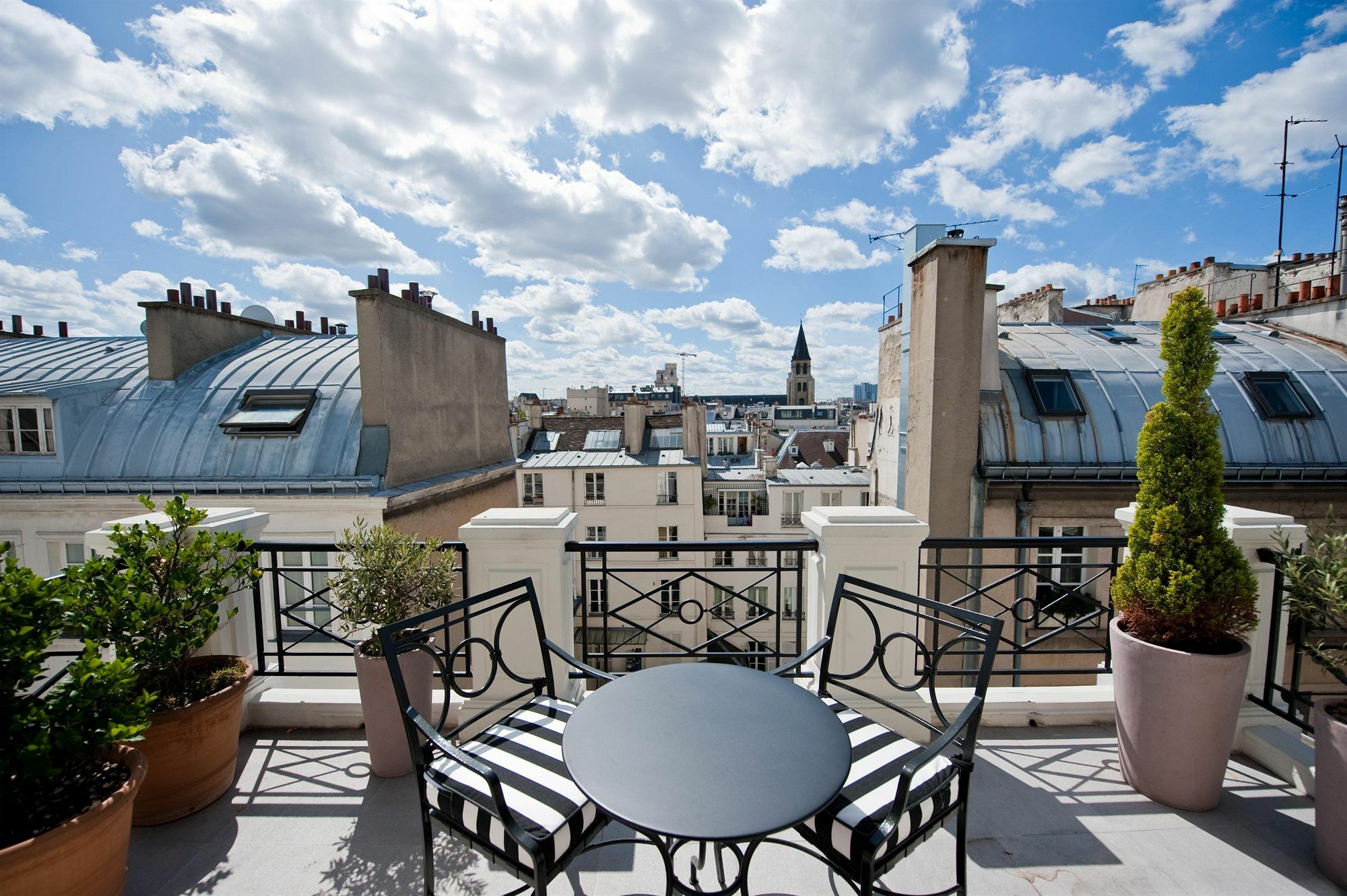 L'hotel Hotel 5*