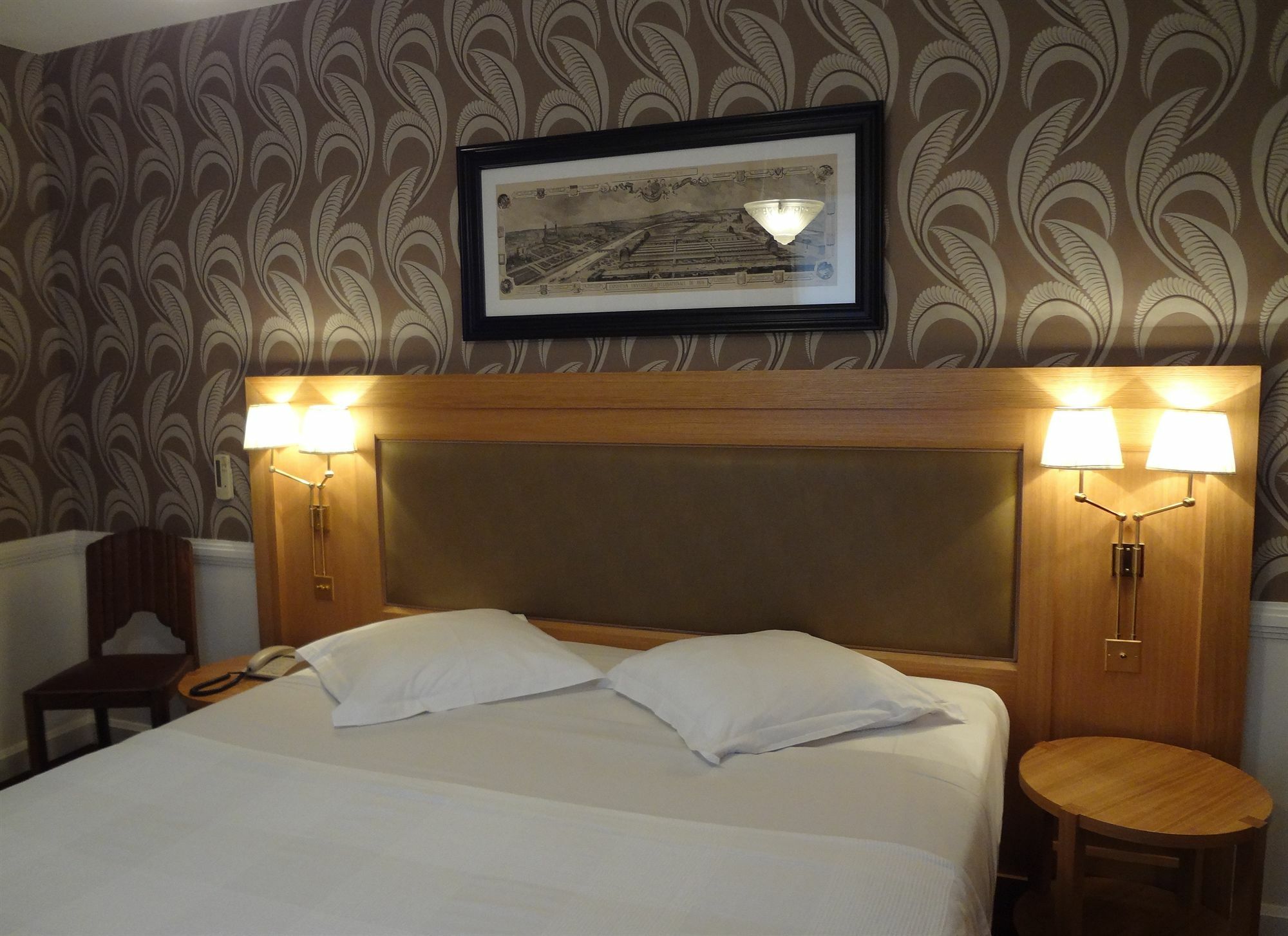 Le Cercle Tour Eiffel Hotel