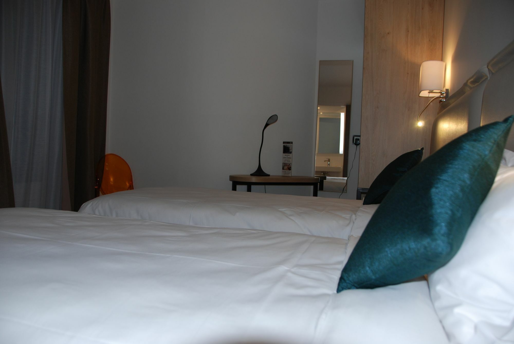 Courcelles Mederic Hotel