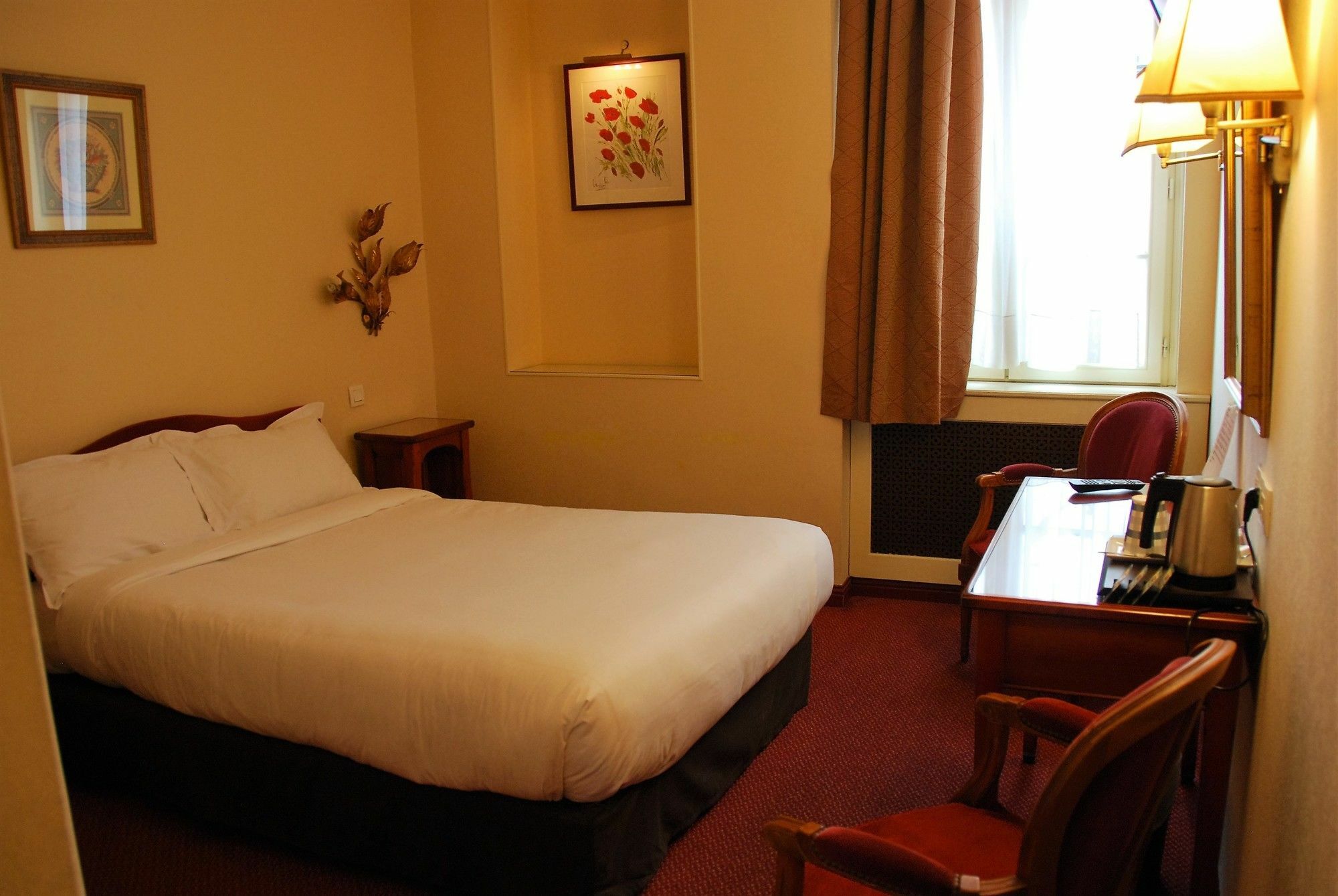 Hotel Courcelles Mederic 3*